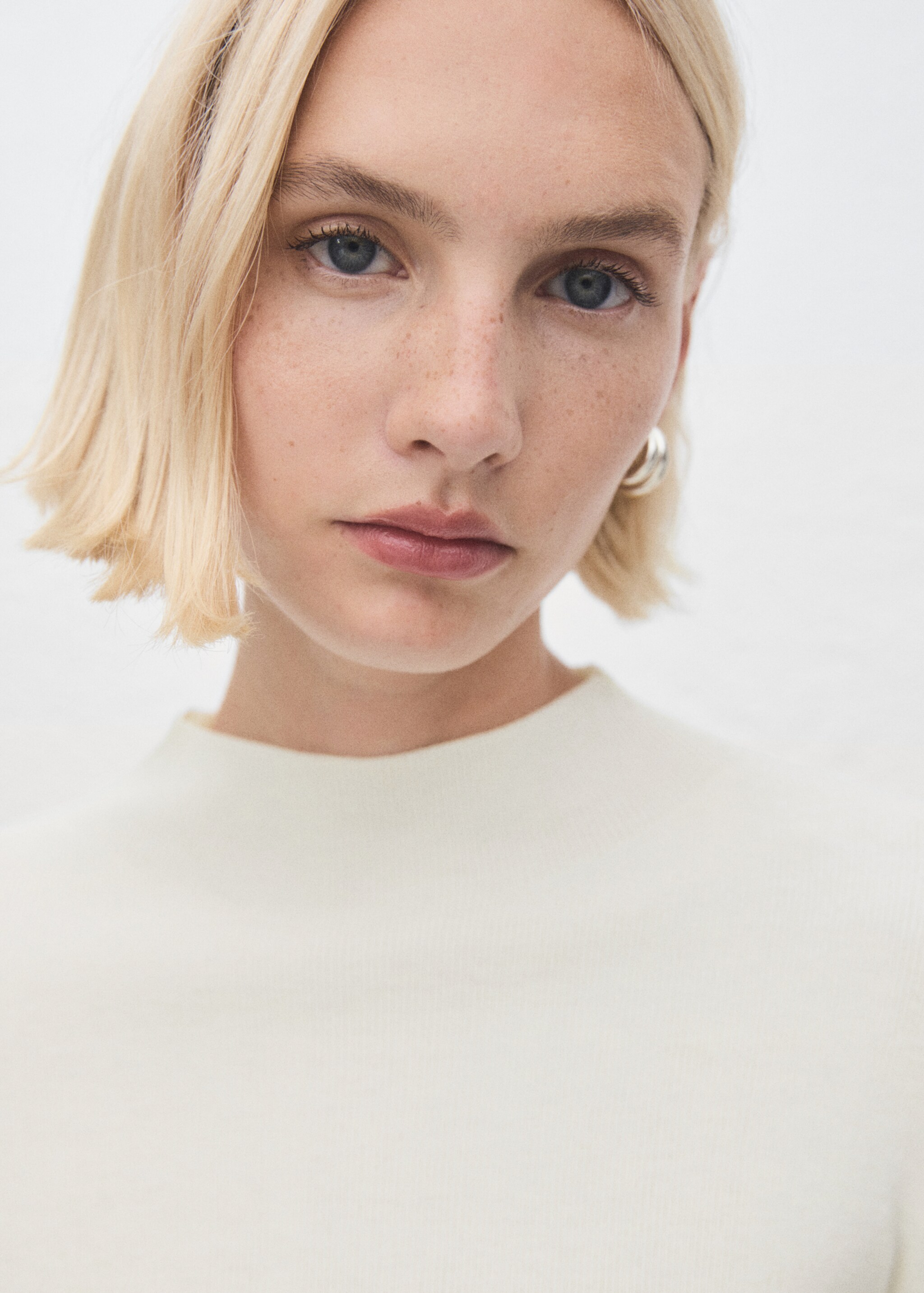 Fitted sweater with perkins neck - Details of the article 1, Ecru. Ref: 17007802-00.
