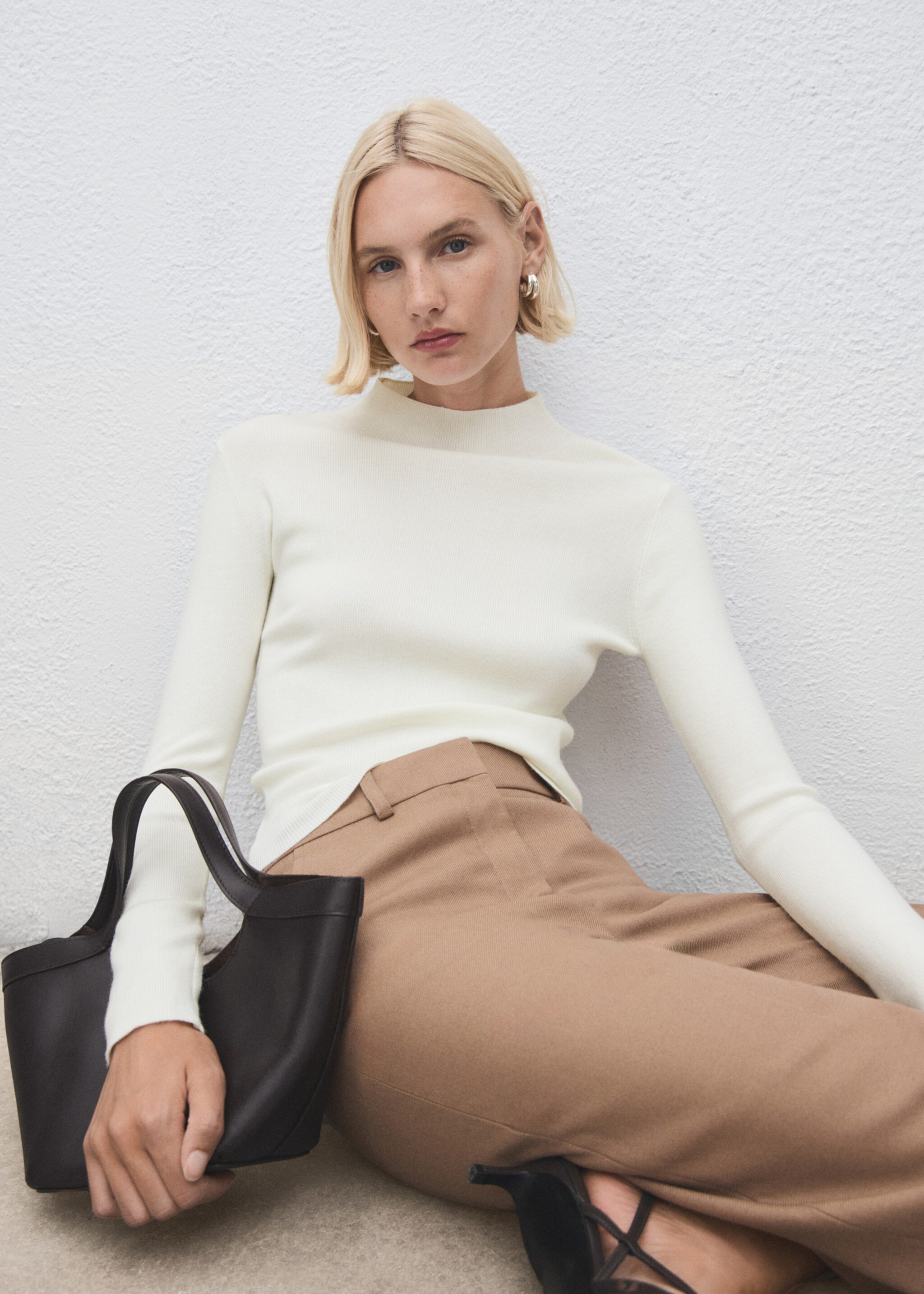 Fitted sweater with perkins neck - Details of the article 2, Ecru. Ref: 17007802-00.