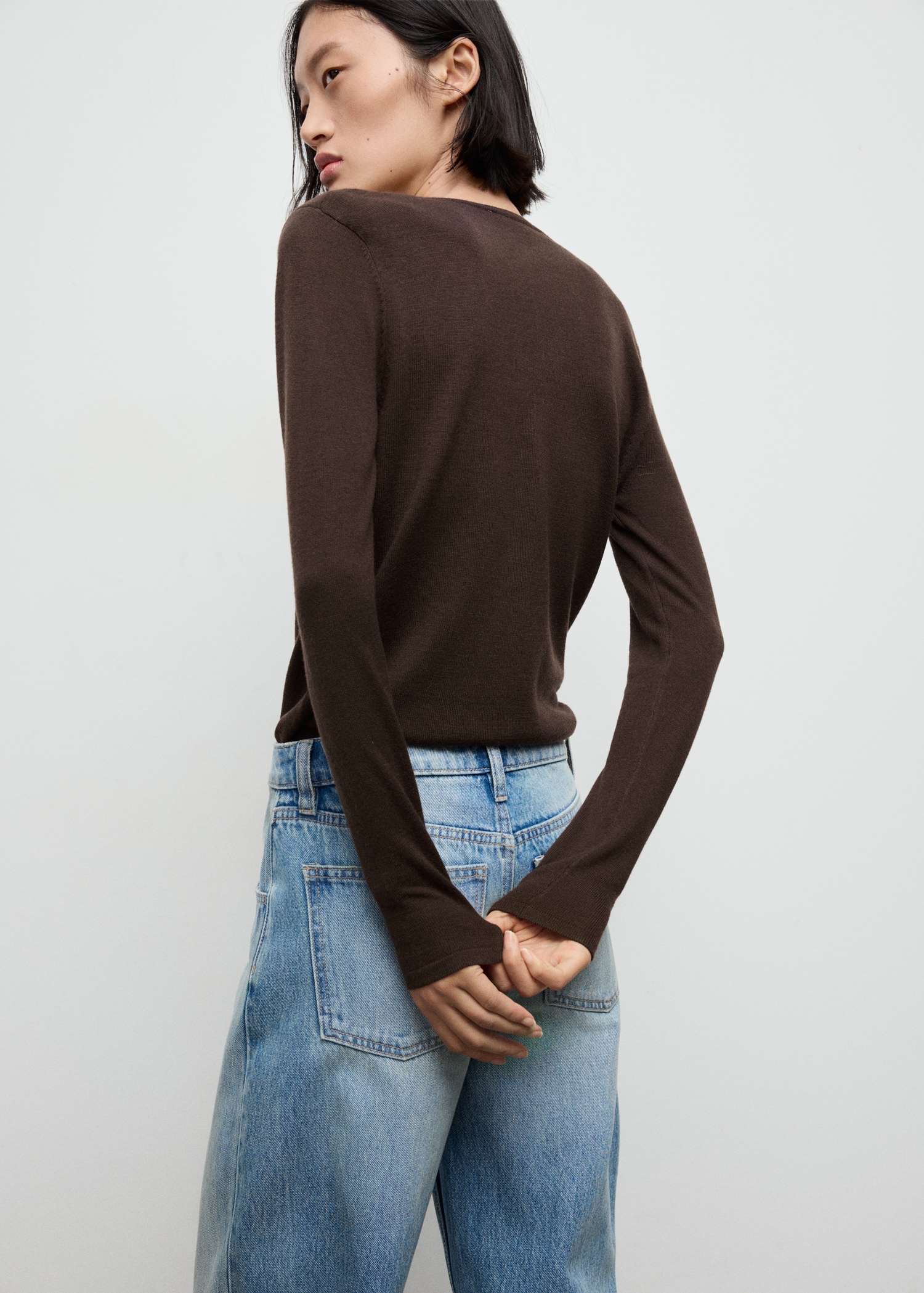 Cowl neck sweater - Reverse of the article