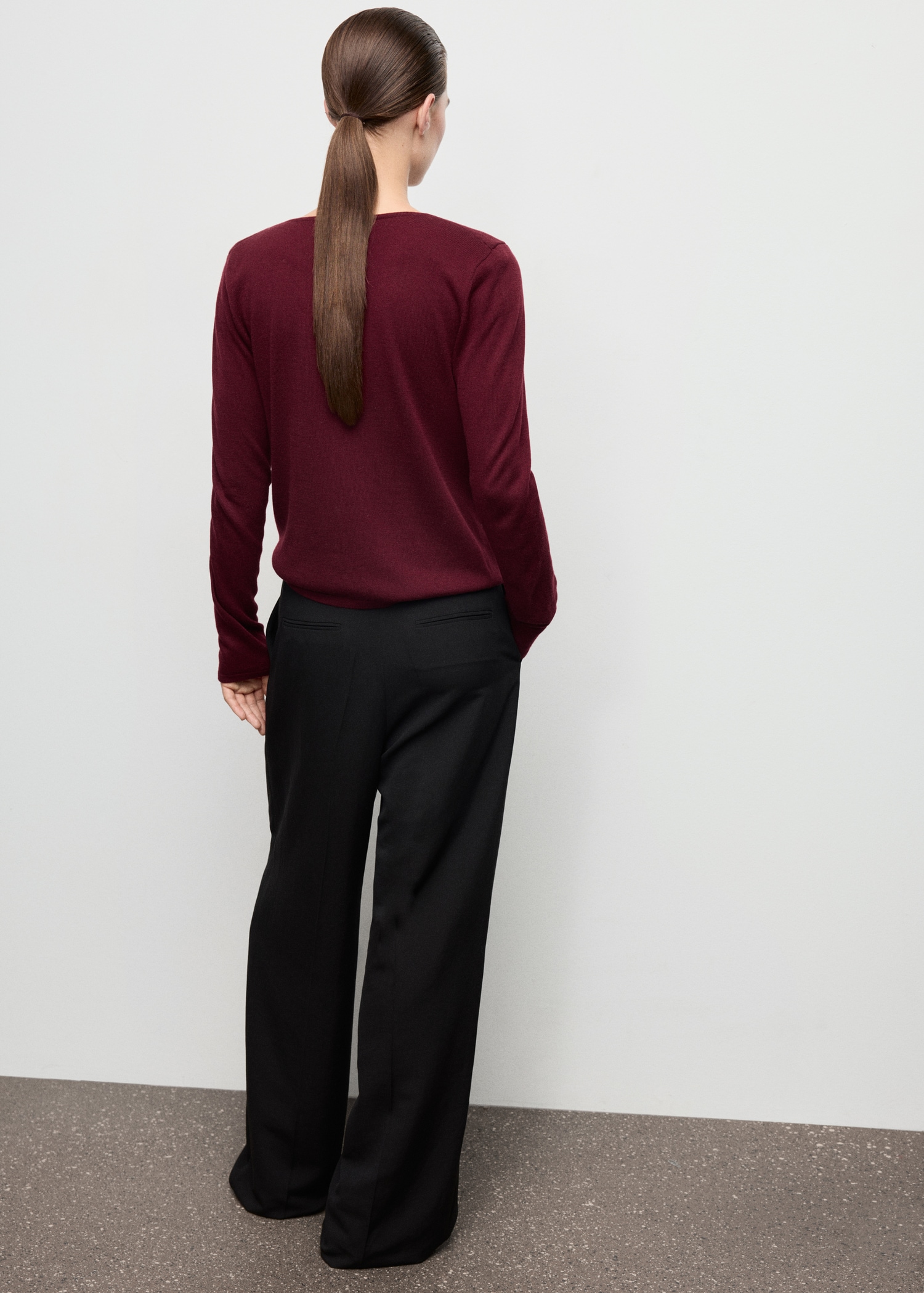 Cowl neck sweater - Reverse of the article