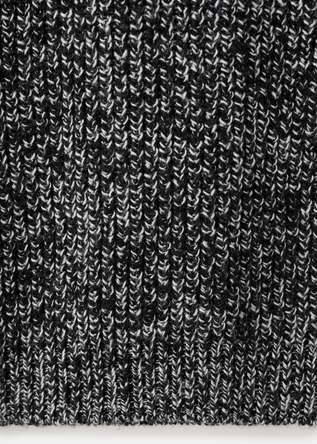 Heathered jersey with a Perkins collar