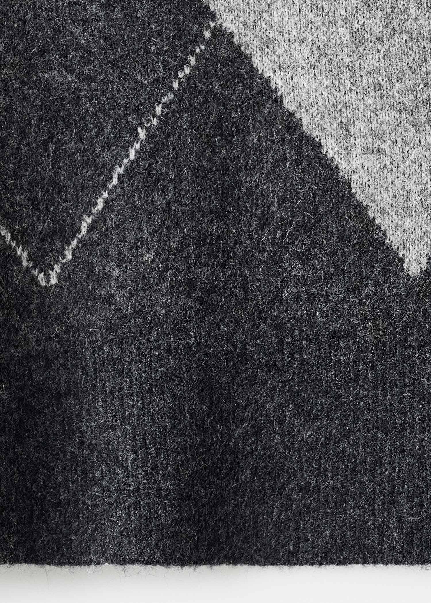 Diamond-patterned knit jumper - Details of the article 0