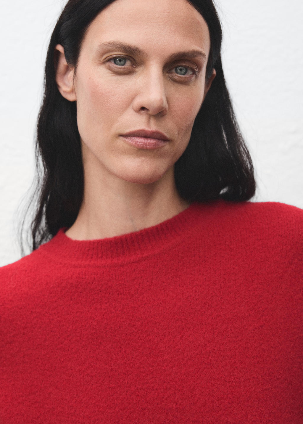 Round-neck knitted sweater