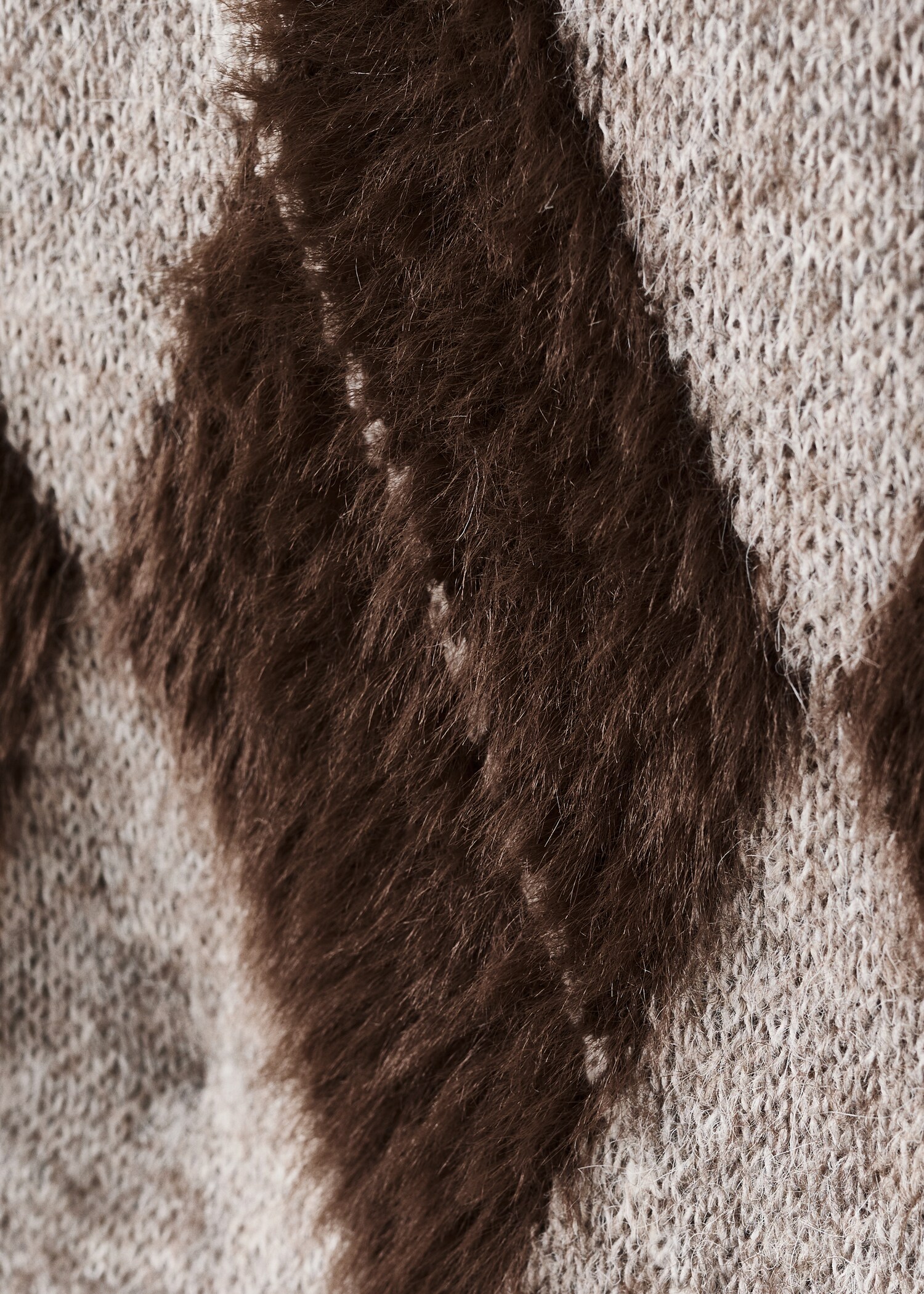 Diamond-patterned knitted sweater - Details of the article 0
