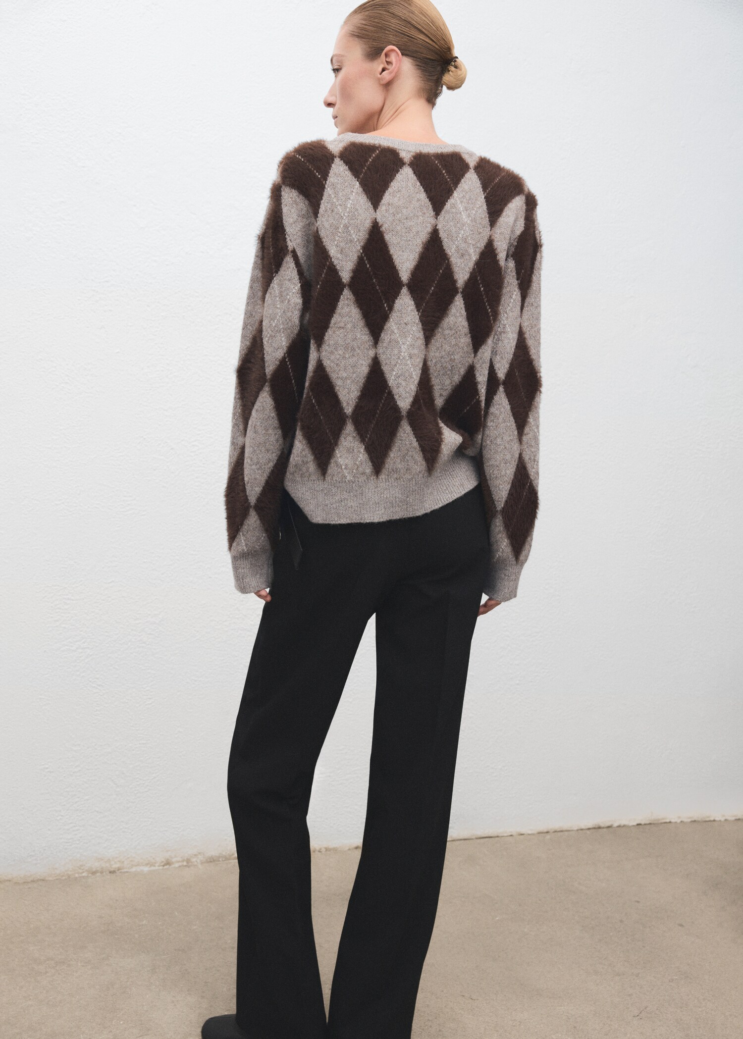 Diamond-patterned knitted sweater - Reverse of the article