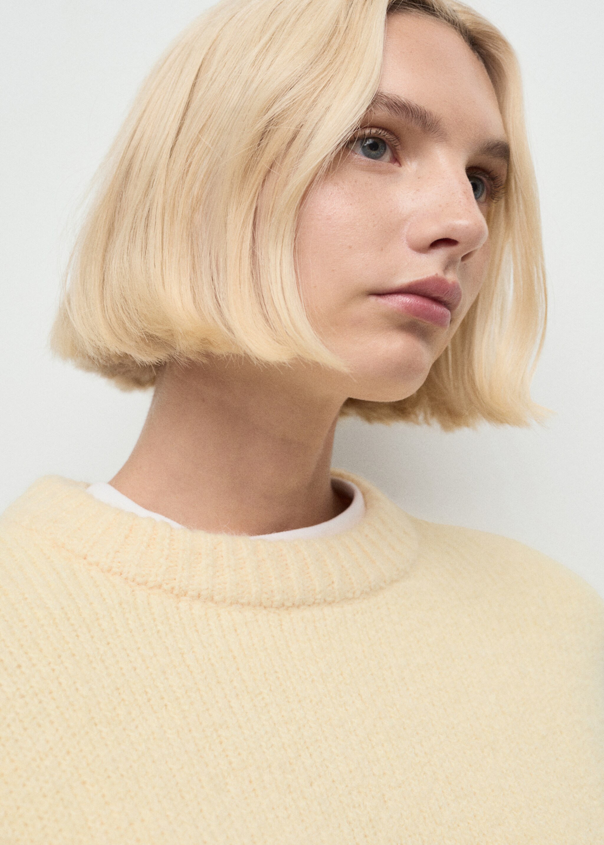 Chunky-knit sweater - Details of the article 1, Pastel Yellow. Ref: 17007828-00.