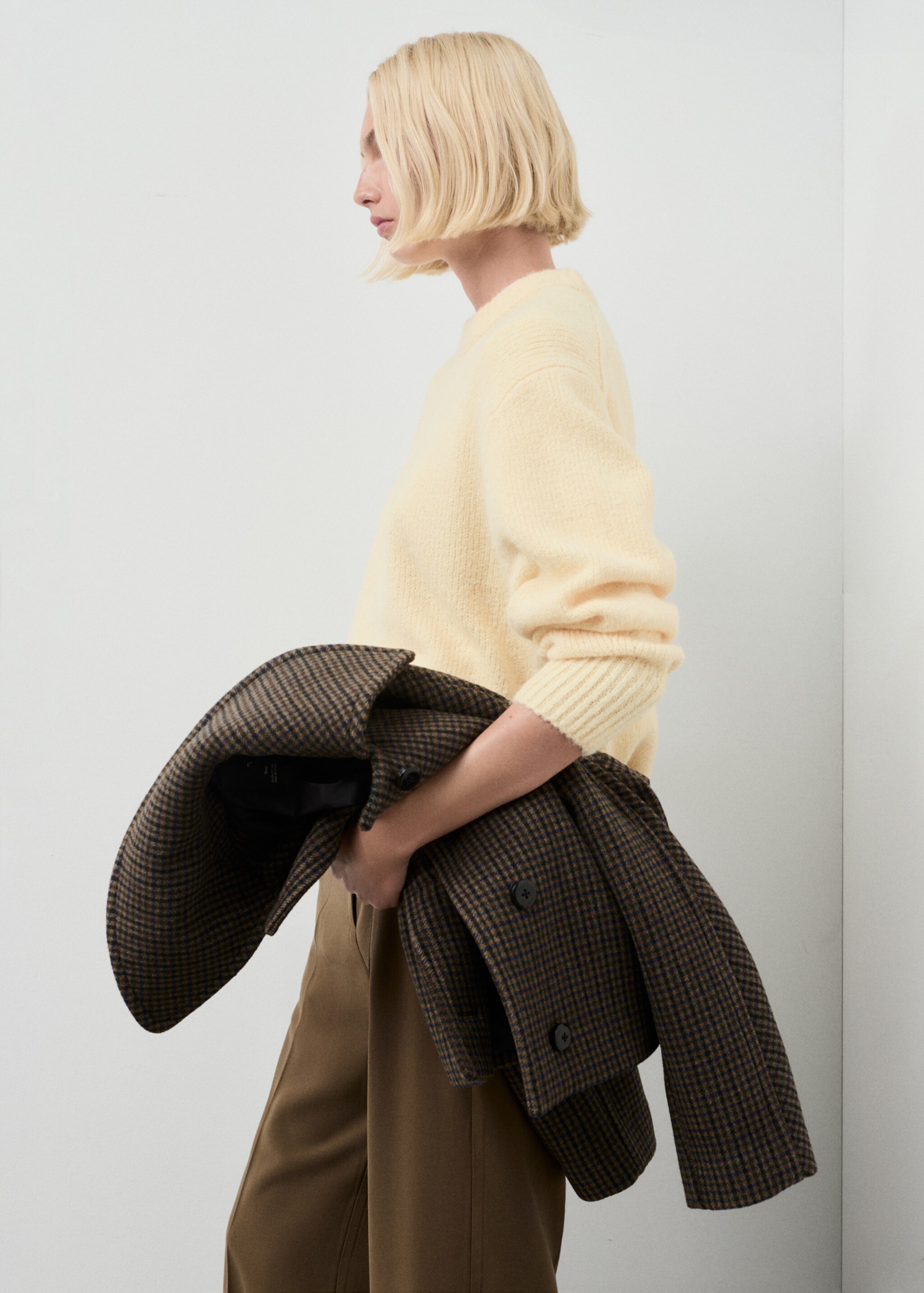 Chunky-knit sweater - Details of the article 2, Pastel Yellow. Ref: 17007828-00.