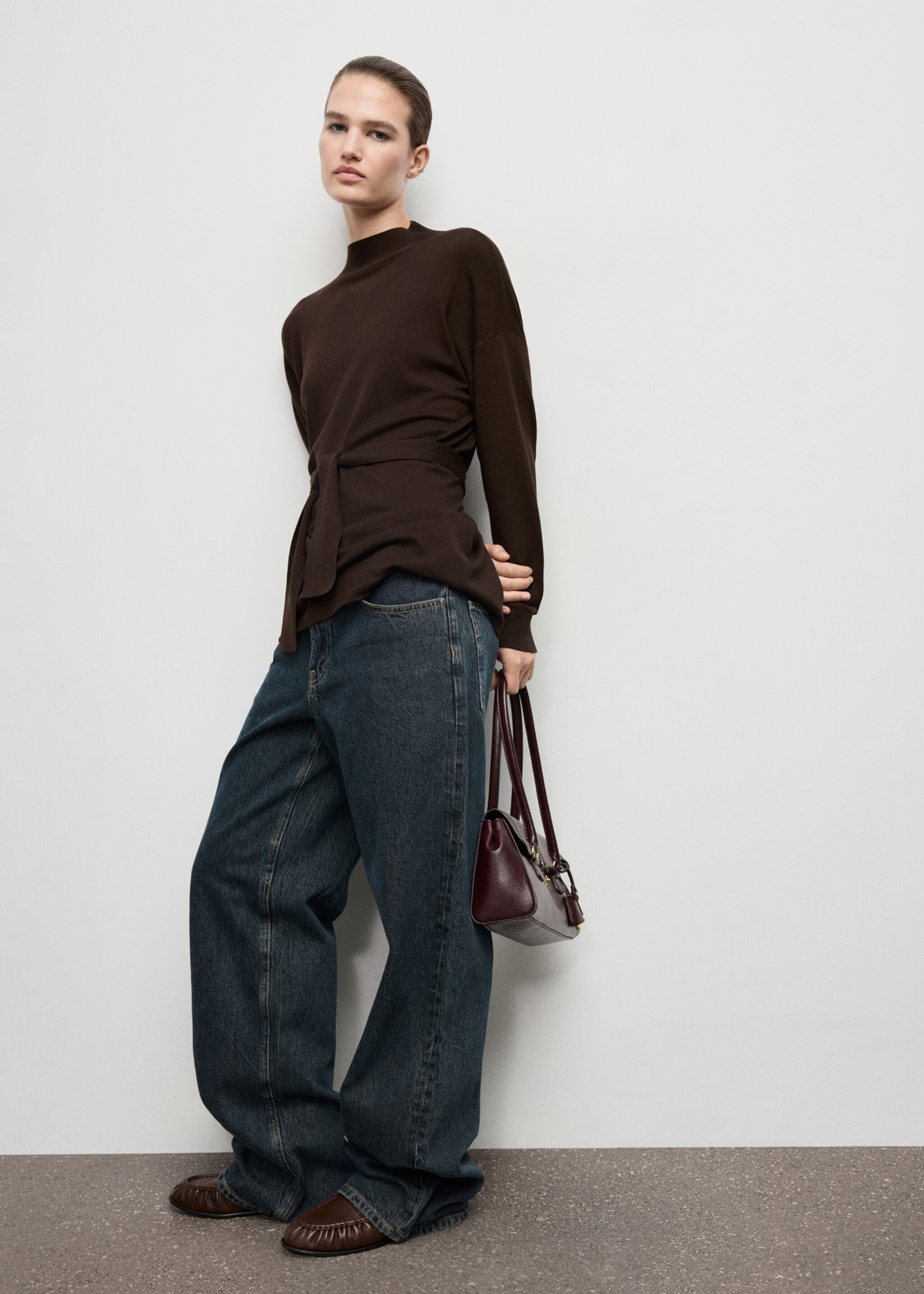 Knot detail sweater - Details of the article 2, Chocolate. Ref: 17007830-00.