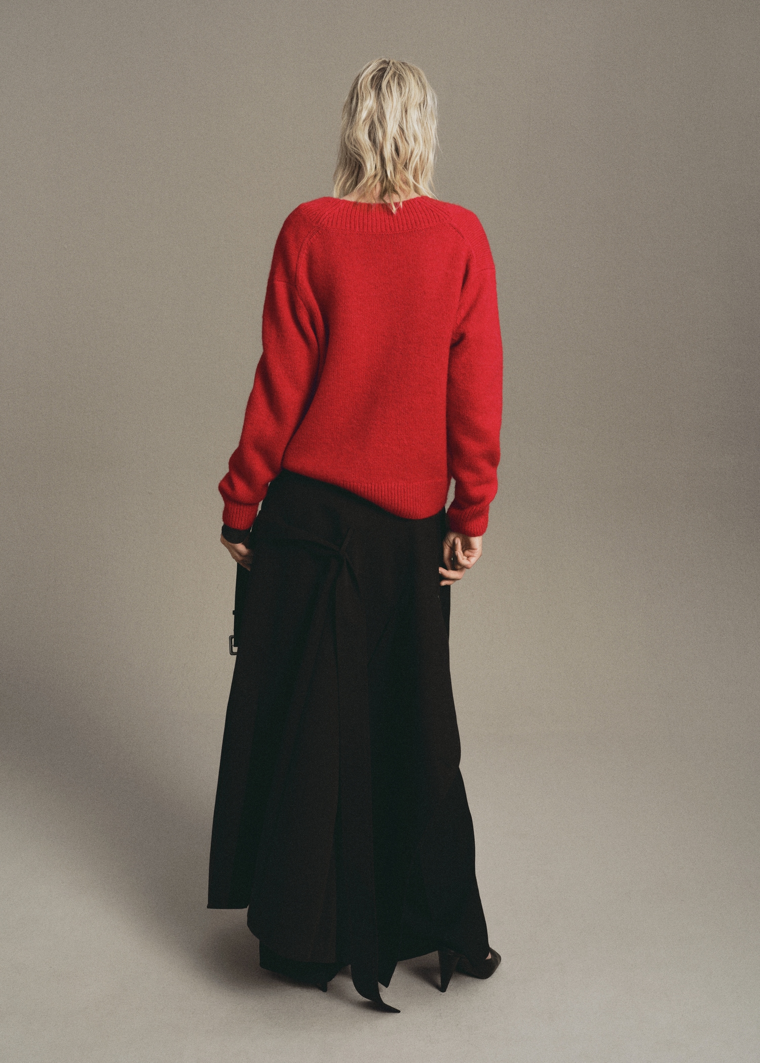 Grobstrickpullover mit V-Ausschnitt - Rückseite des Artikels