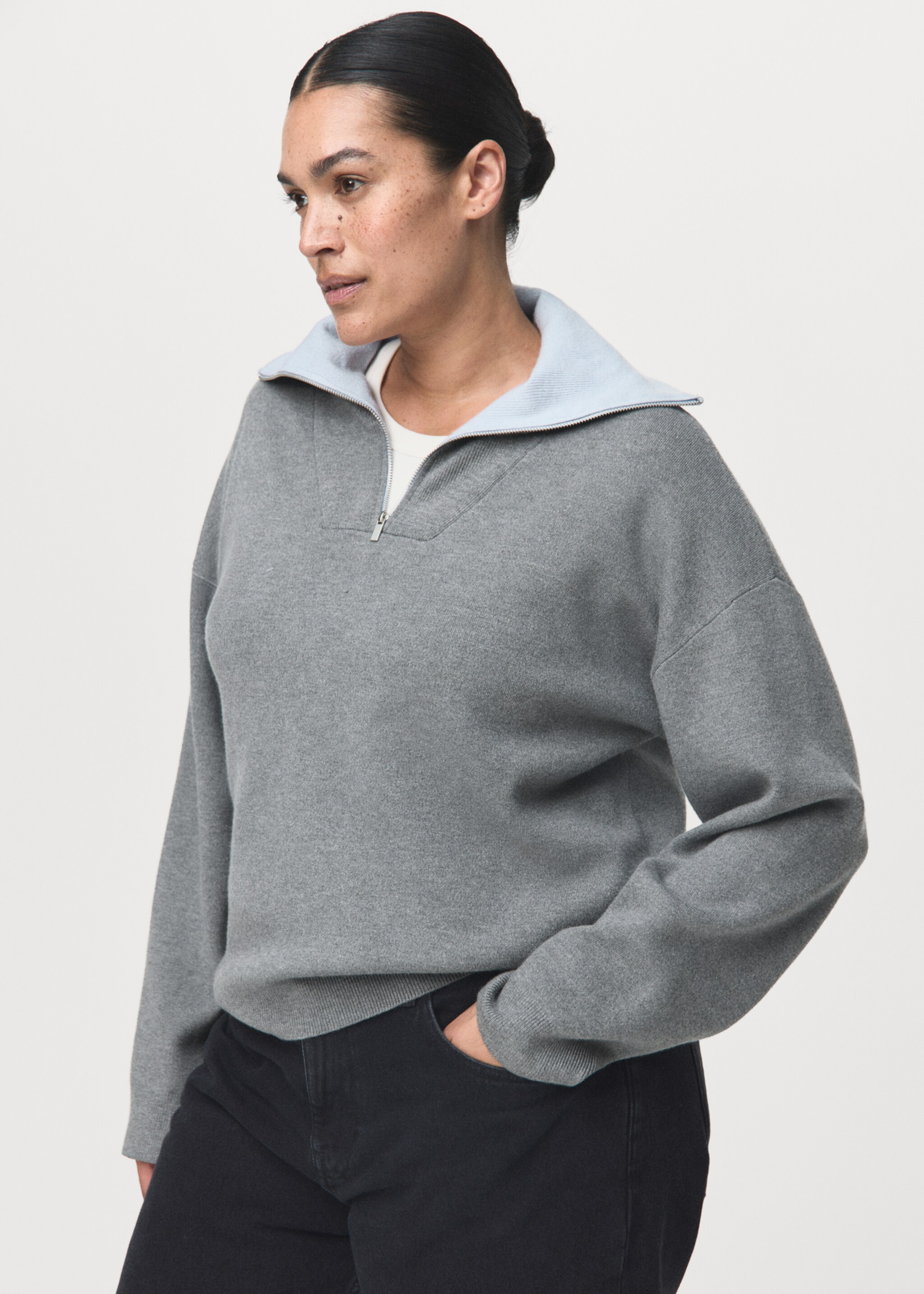 Turtleneck sweater with zip - Details of the article 5, Grey. Ref: 17007833-00.