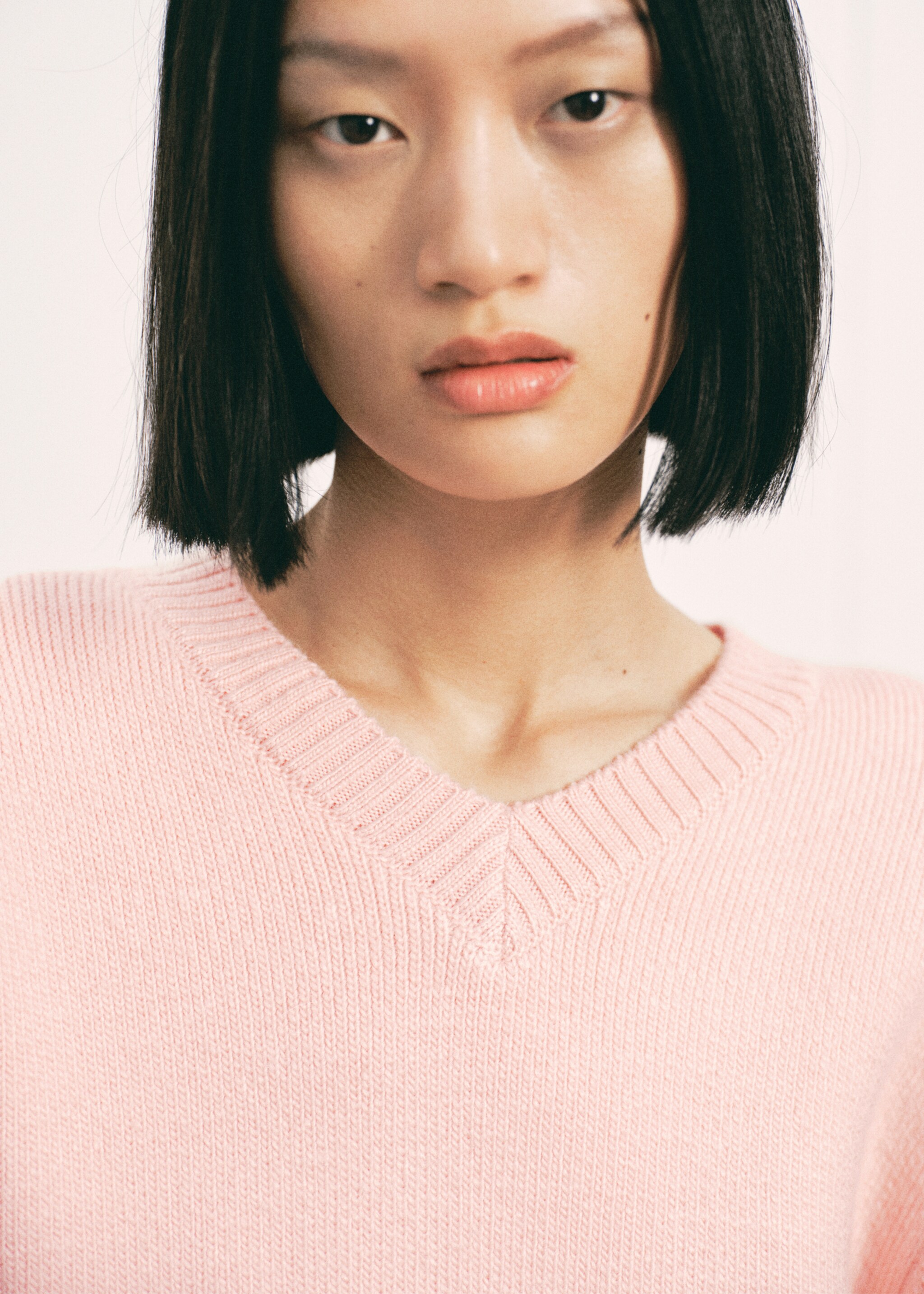 Pull-over maille col en V - Détail de l'article 2, Rose pastel. Ref: 17007840-00.