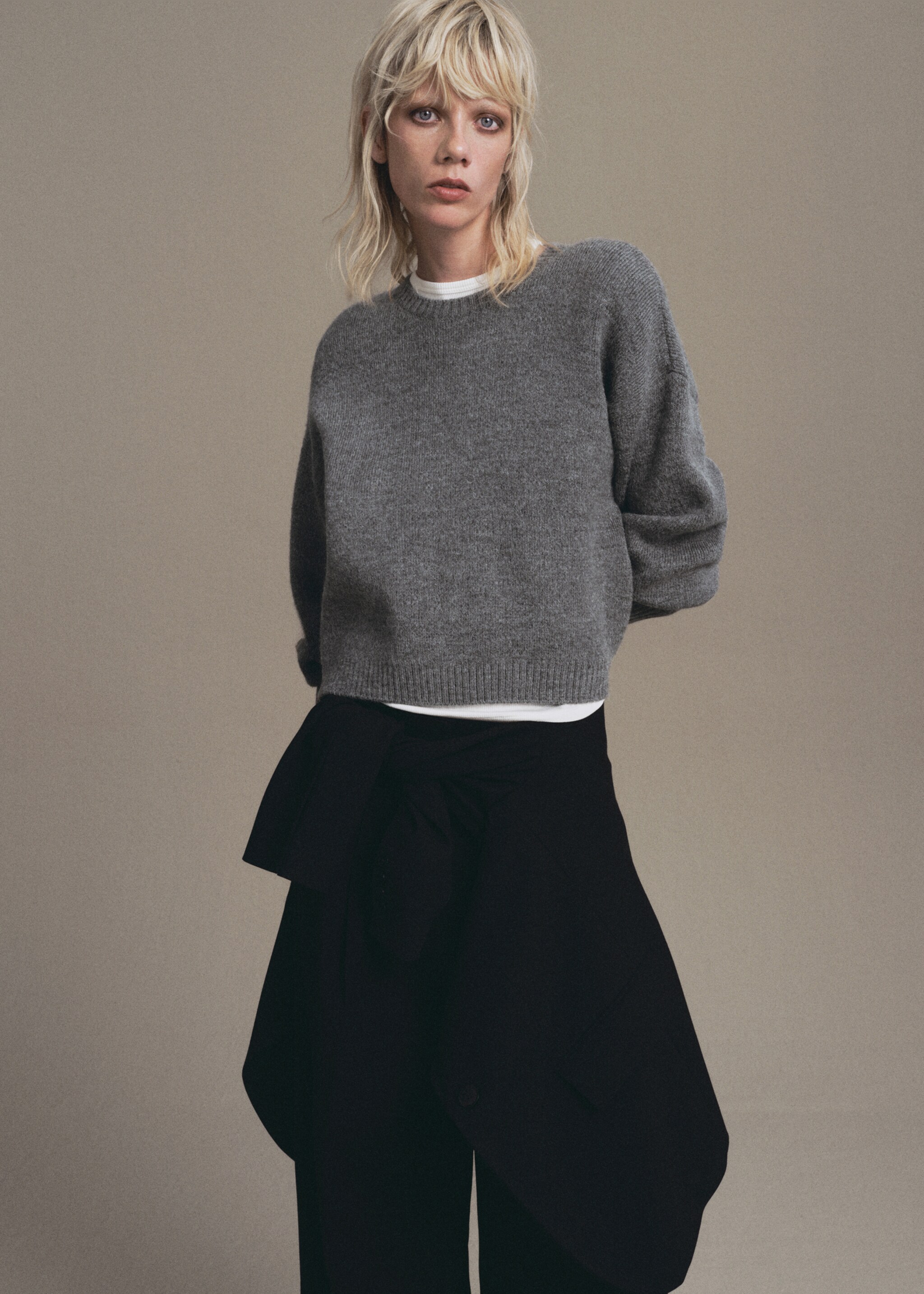 Pull en maille moyenne - Plan moyen, Gris. Ref: 17007842-00.