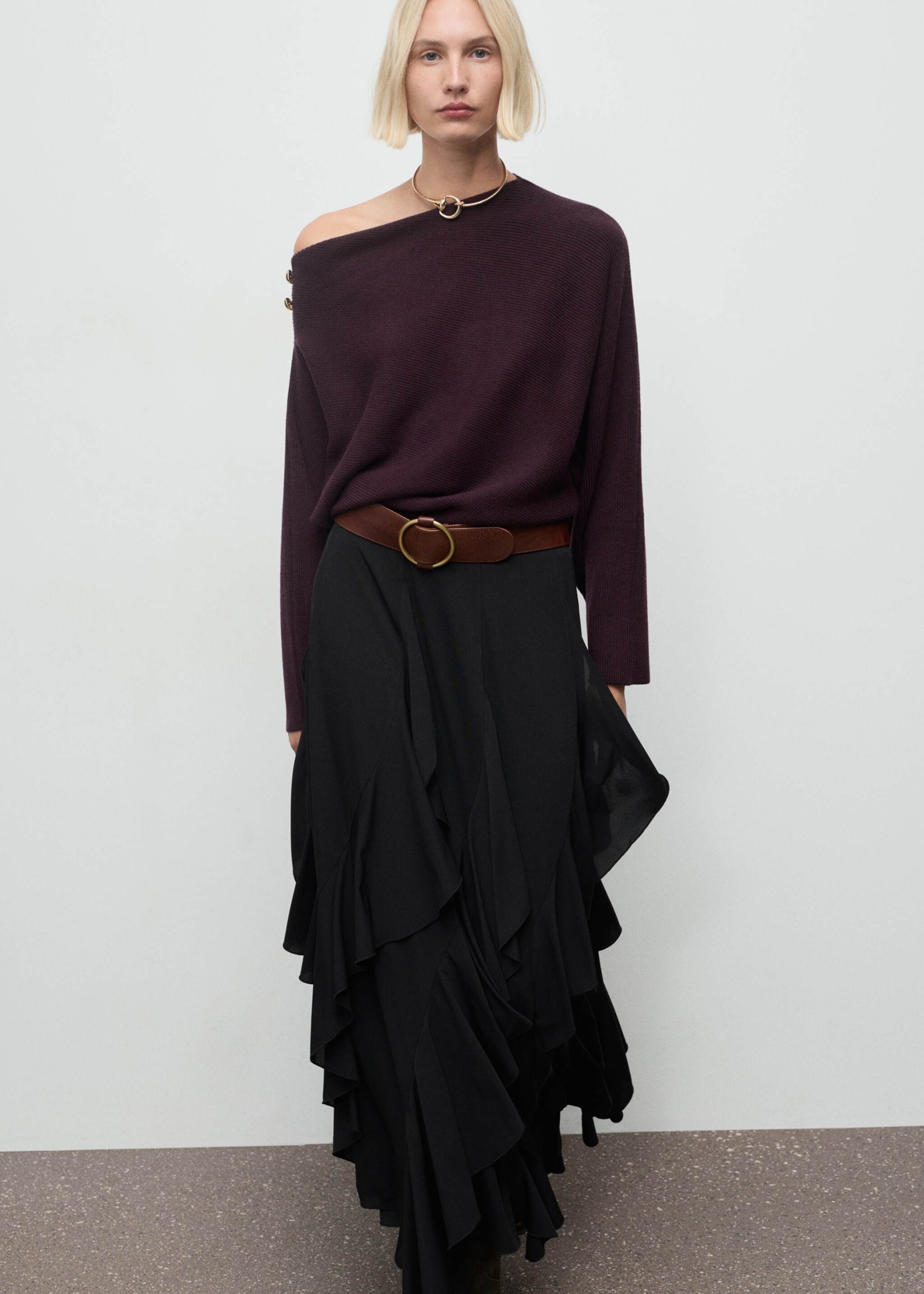 Sweater with asymmetrical neck and jewel buttons - Details of the article 2, Wine. Ref: 17007845-00.