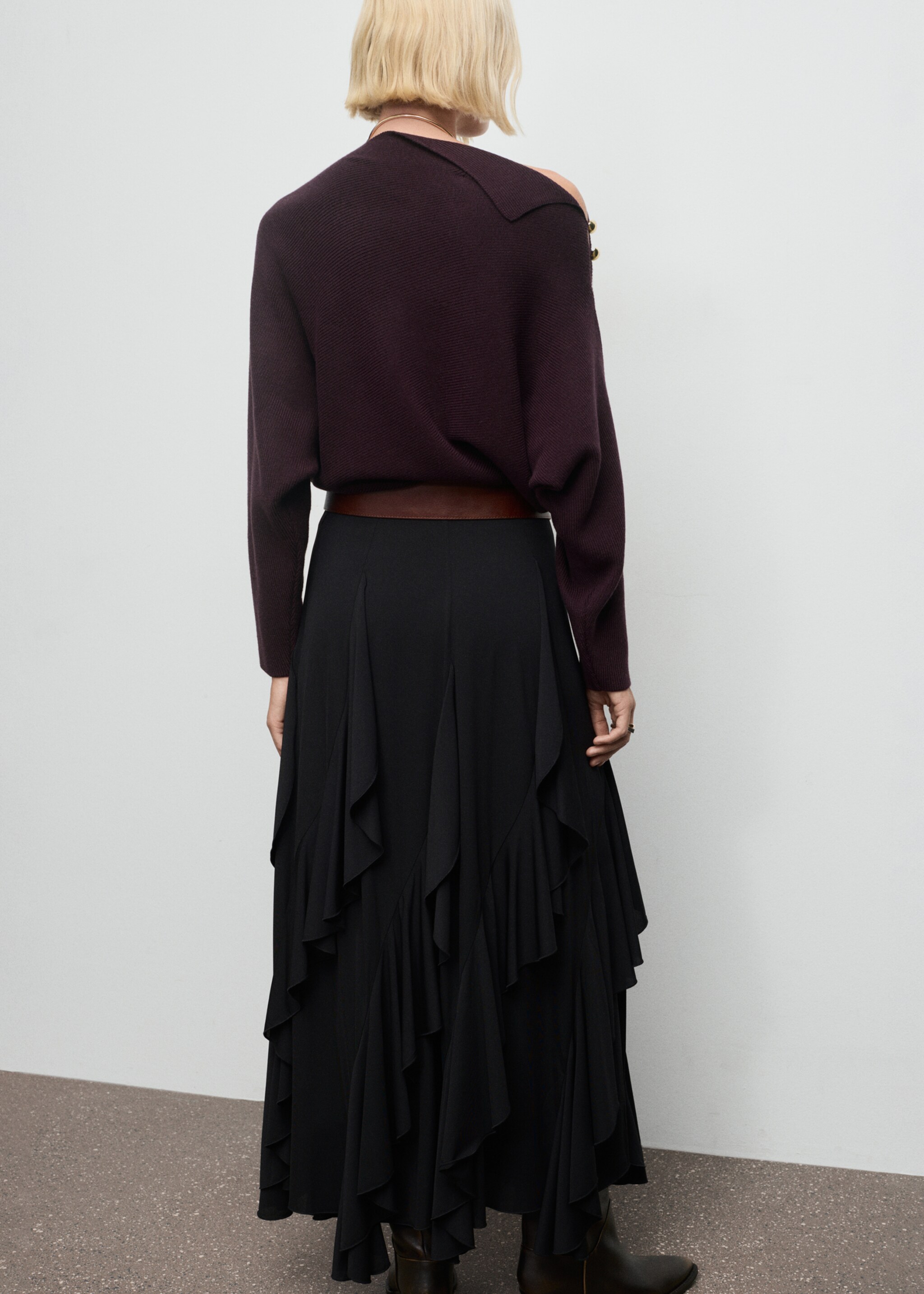 Sweater with asymmetrical neck and jewel buttons - Reverse of the article, Wine. Ref: 17007845-00.