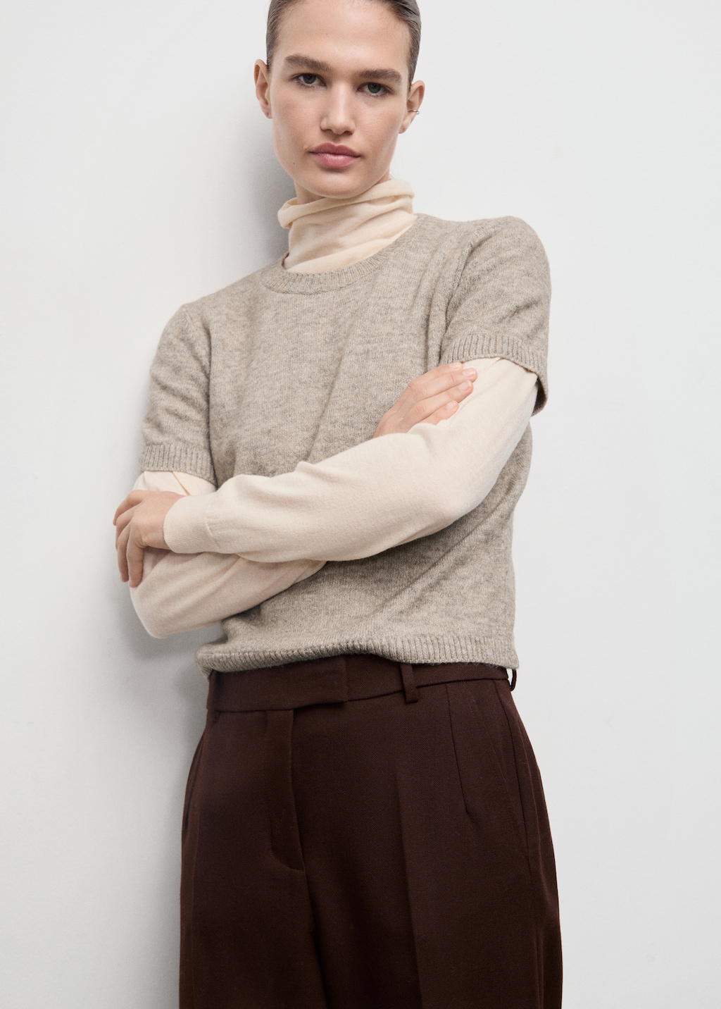 Short-sleeved knitted sweater