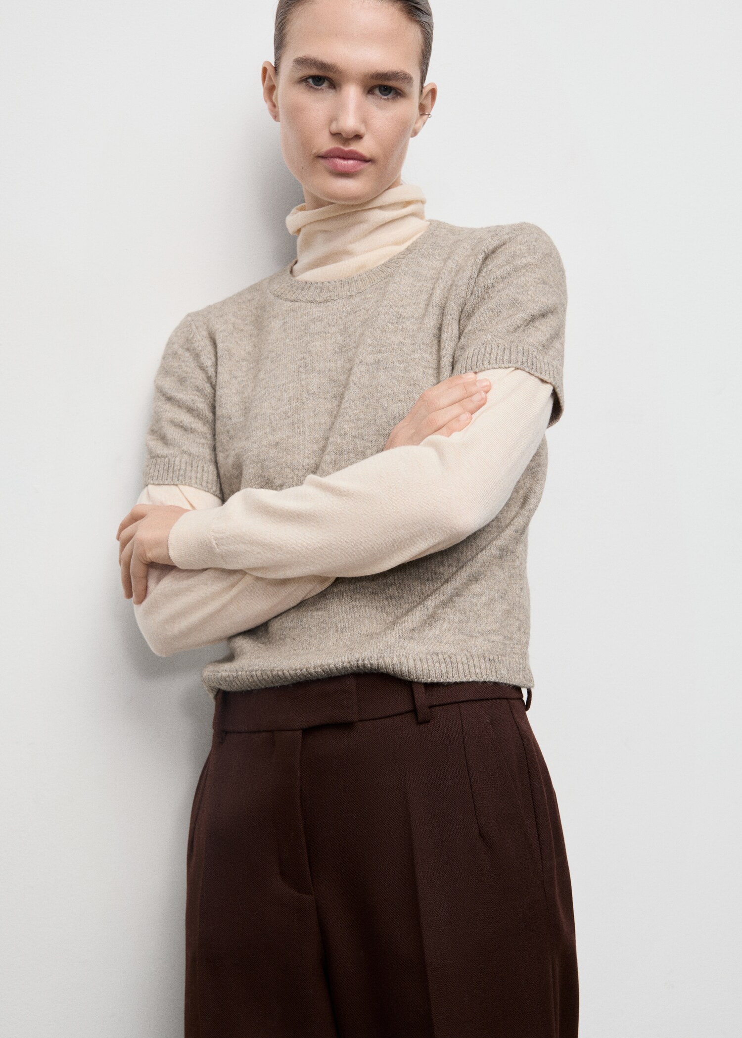 Short-sleeved knitted sweater - Medium plane