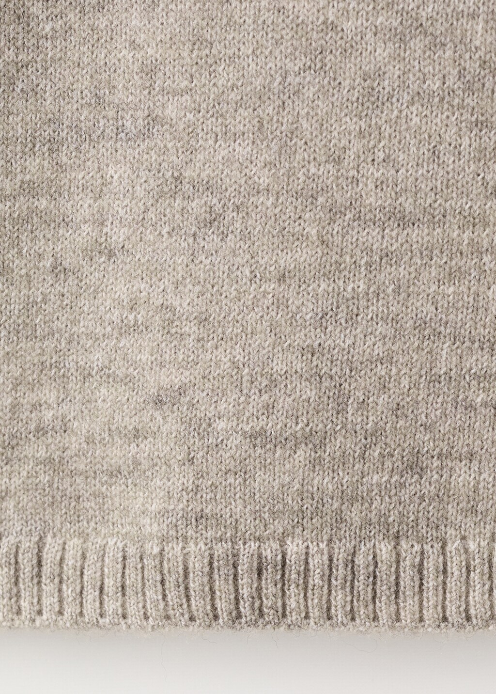 Short-sleeved knitted sweater