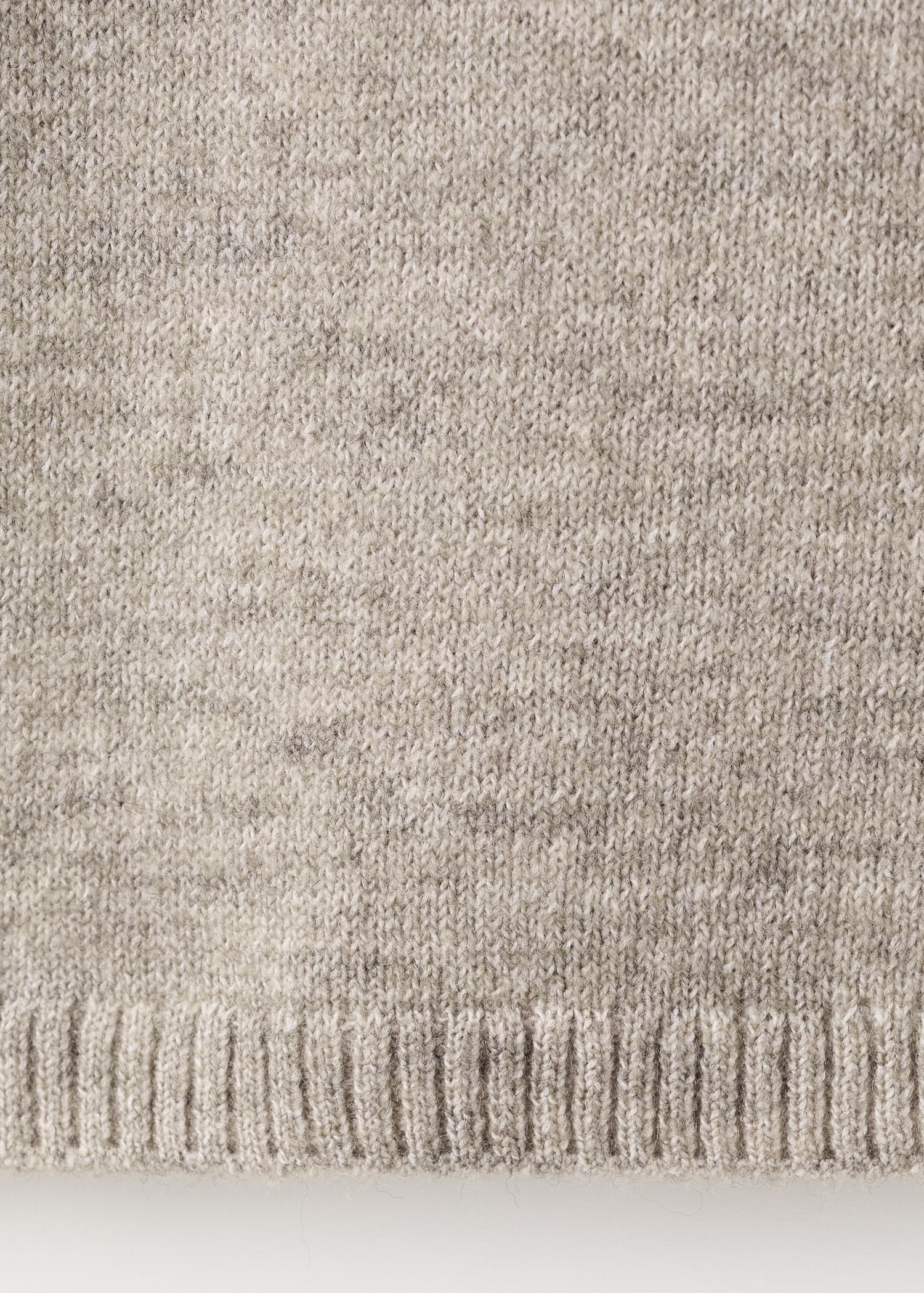 Short-sleeved knitted sweater - Details of the article 0