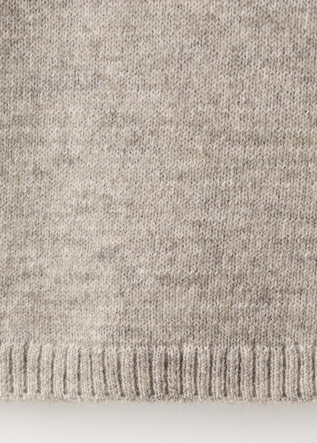 Short-sleeved knitted sweater