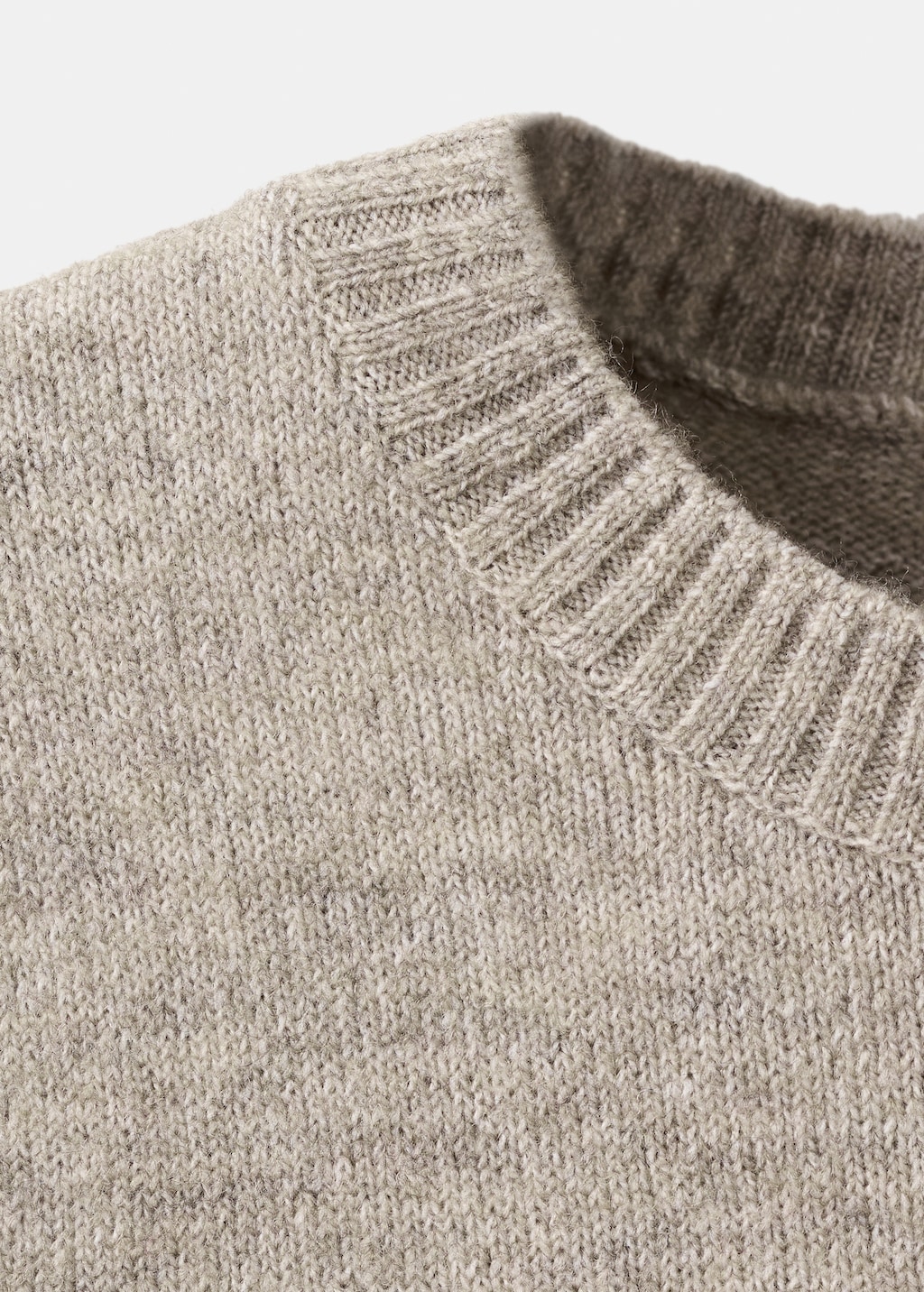 Short-sleeved knitted sweater