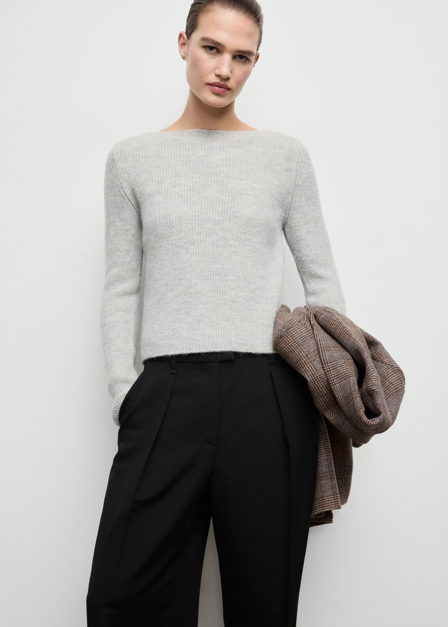 Knitted ribbed sweater - Medium plane