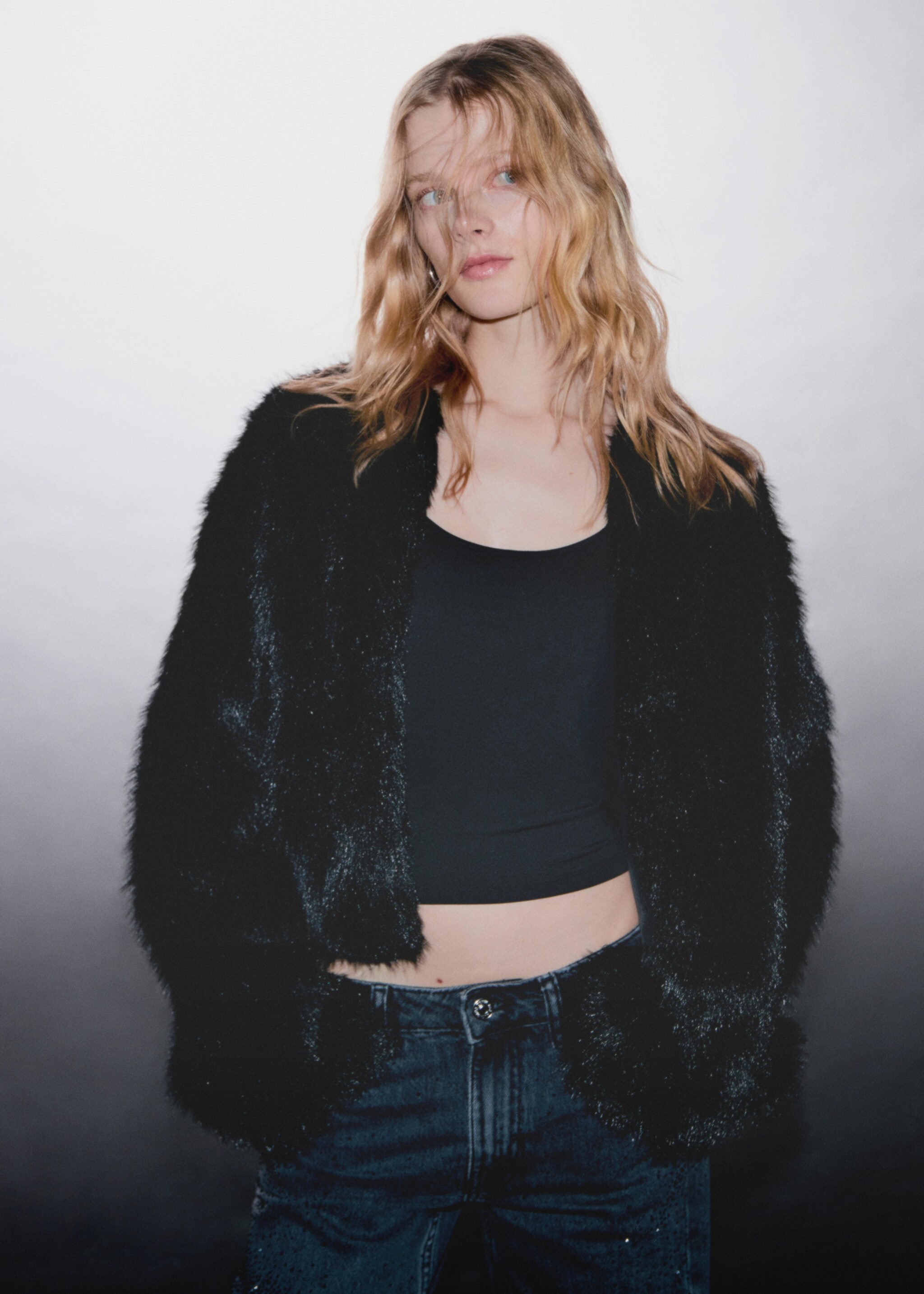 Short faux-fur coat - Details of the article 5, Black. Ref: 17007887-00.