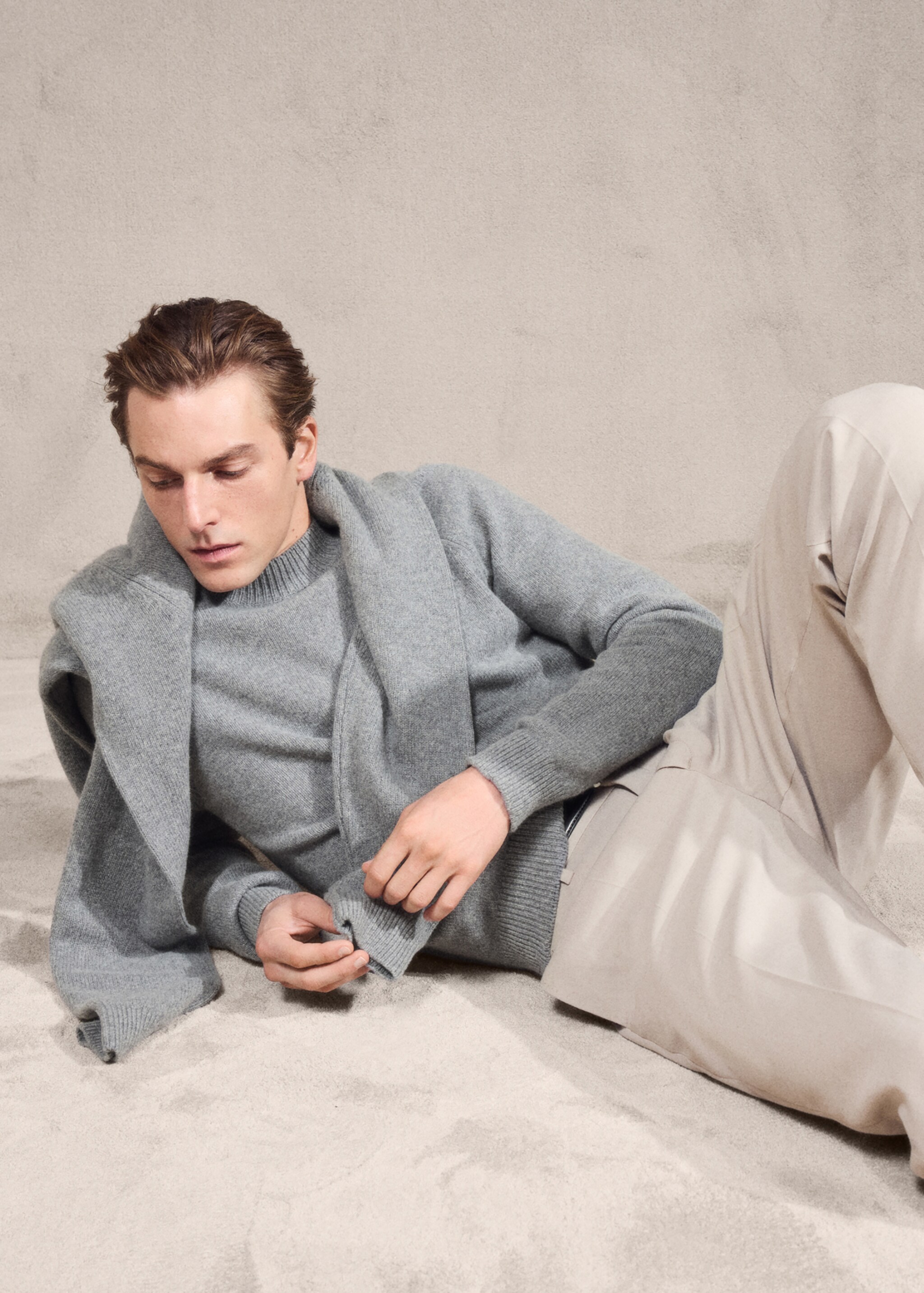 Regular-fit pleated trousers - Details of the article 5, Beige. Ref: 17007890-00.