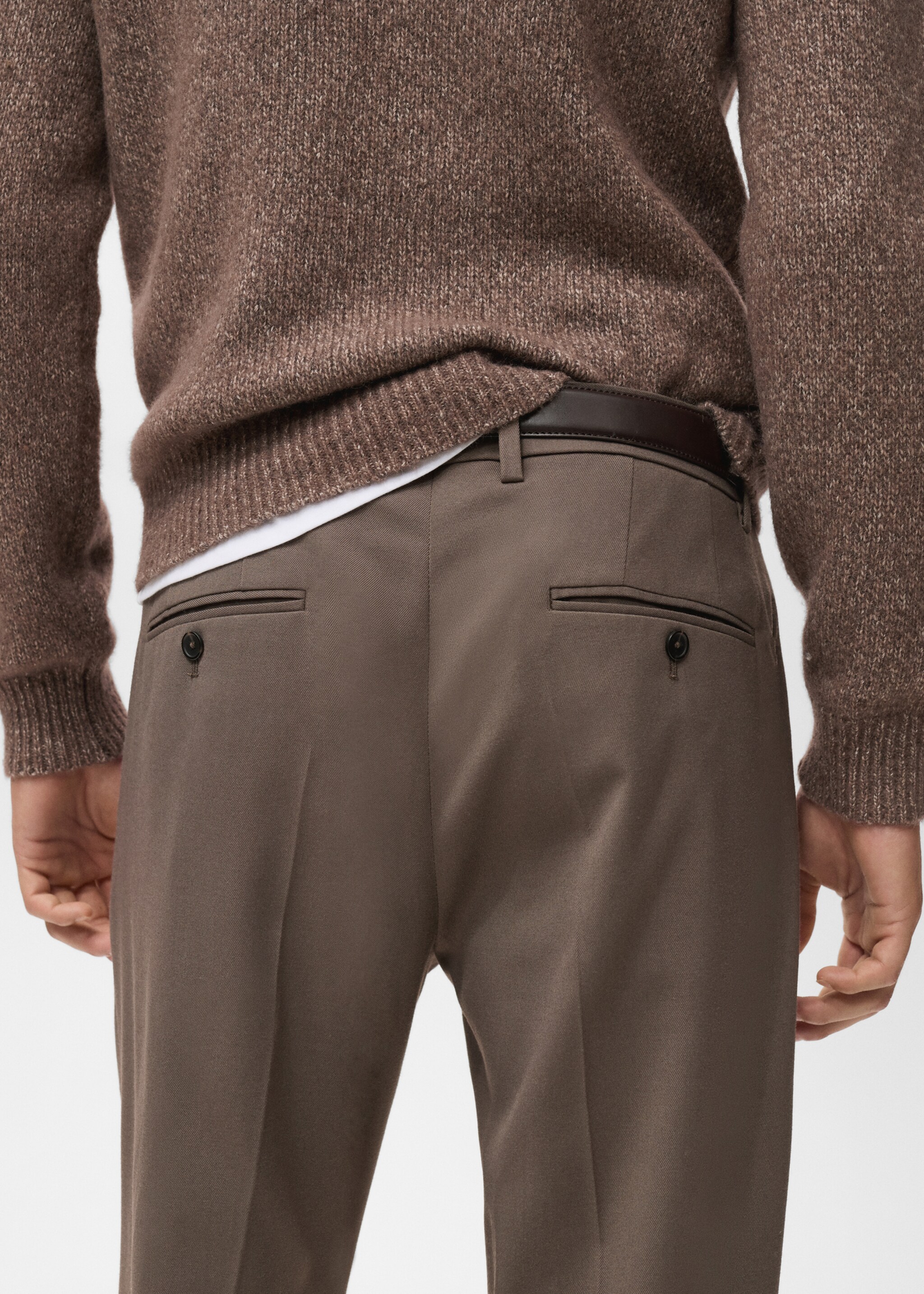 Regular-fit pleated trousers - Details of the article 6, Medium Brown. Ref: 17007890-00.