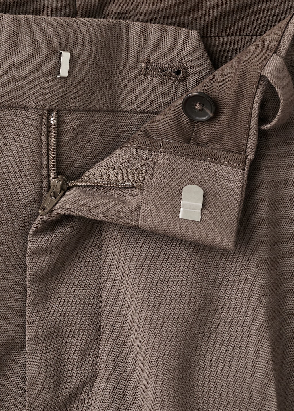 Regular-fit pleated pants