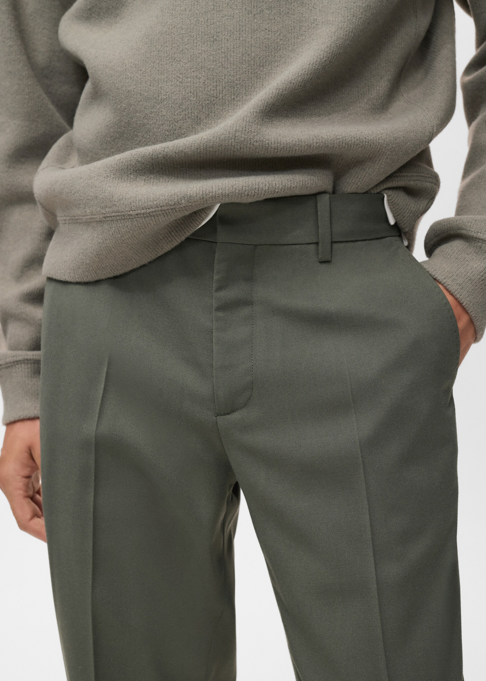 Regular-fit pleated trousers - Details of the article 1, Dark Green. Ref: 17007890-00.