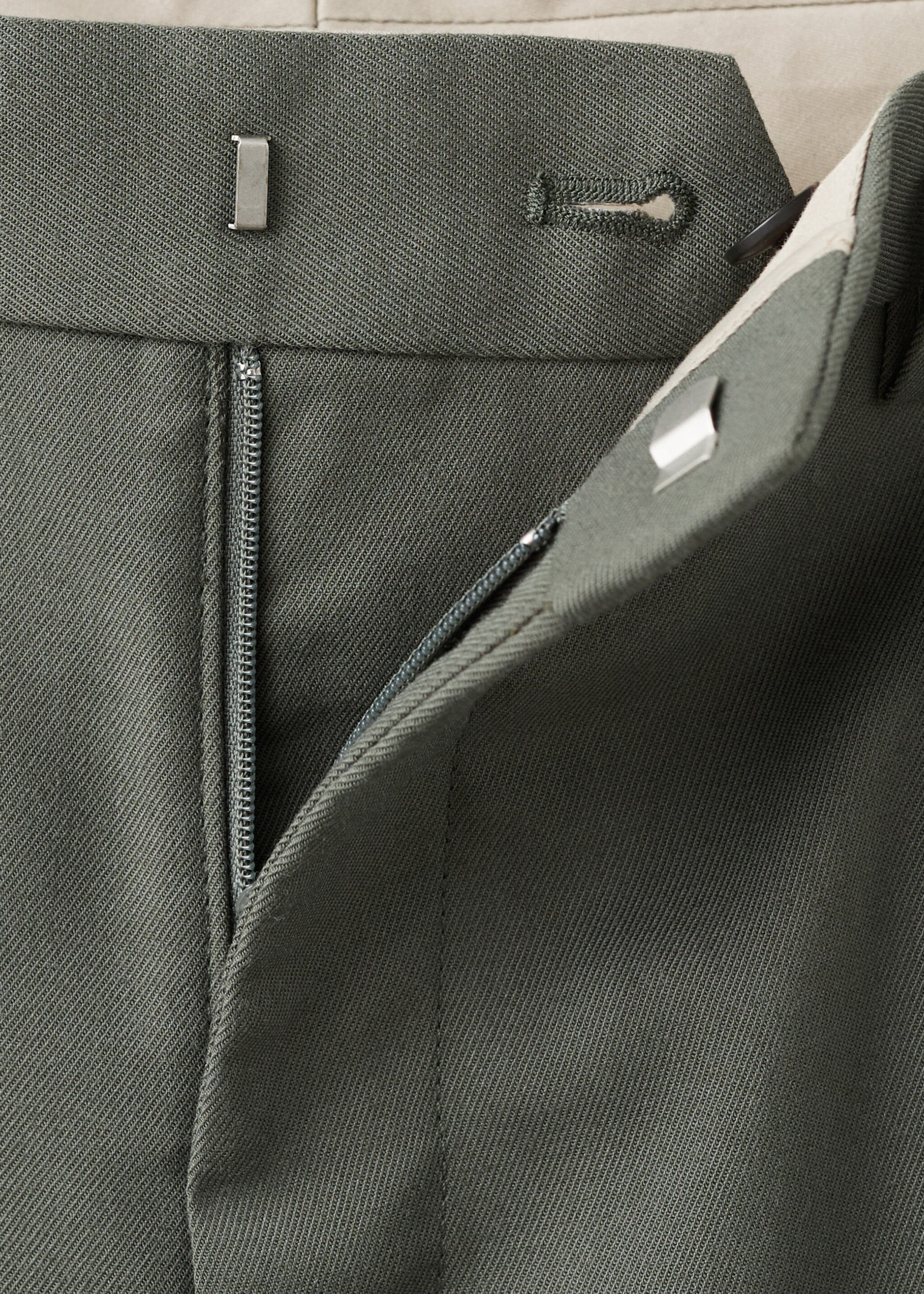 Regular-fit pleated trousers - Details of the article 8, Dark Green. Ref: 17007890-00.