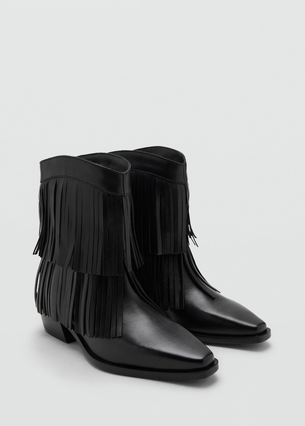 Leather ankle boot with fringe heel