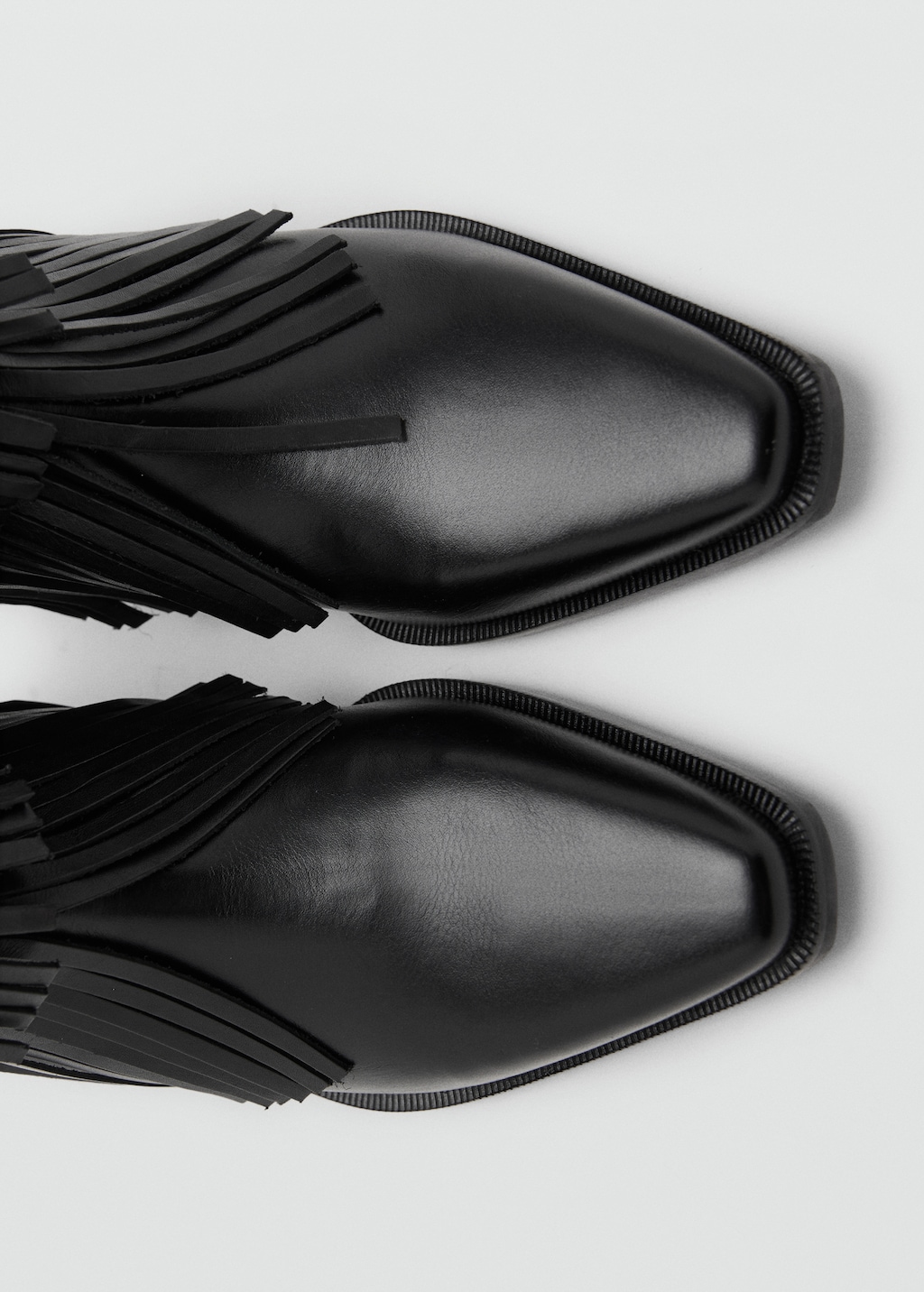 Leather ankle boot with fringe heel