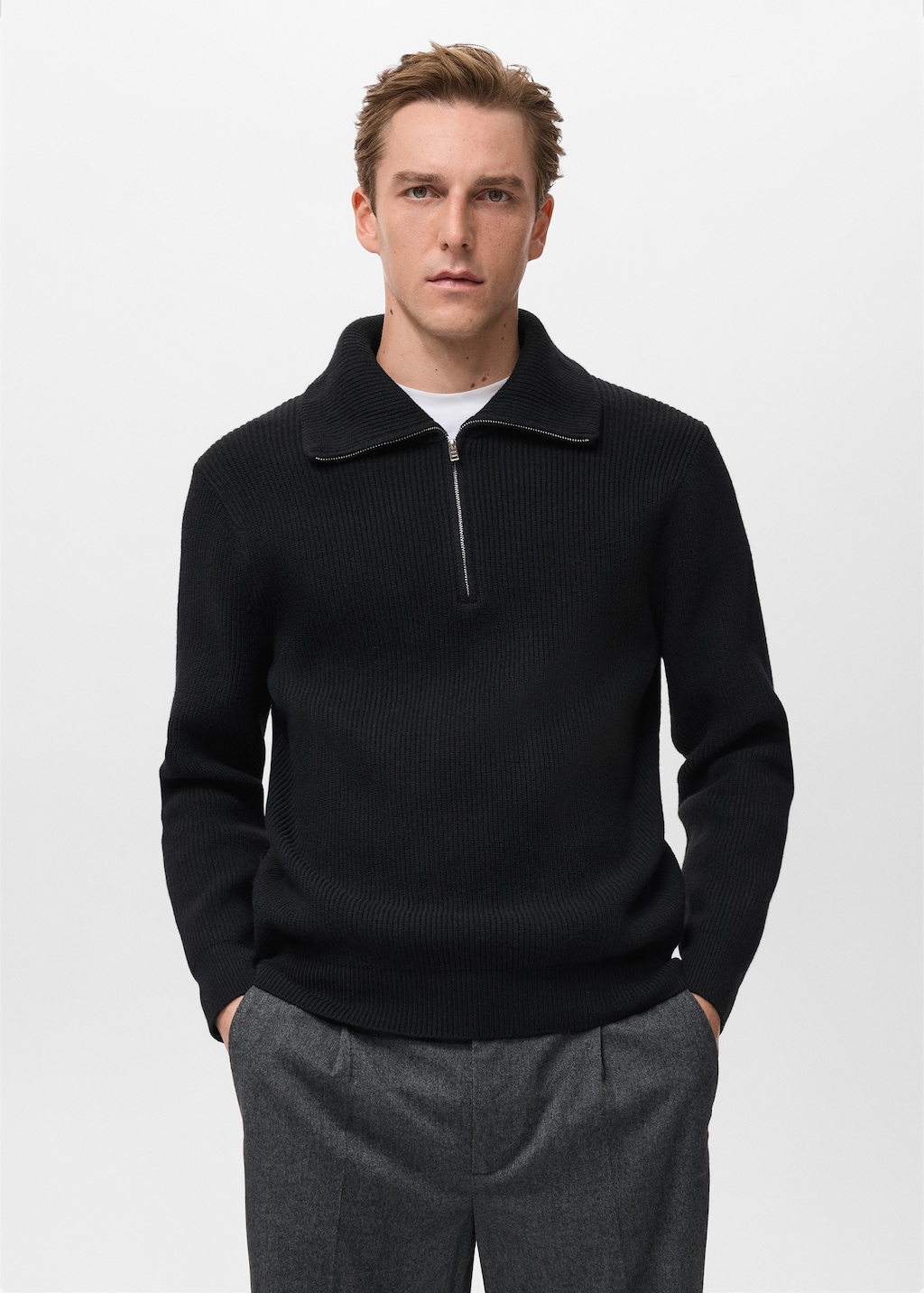 Knitted sweater with zip collar