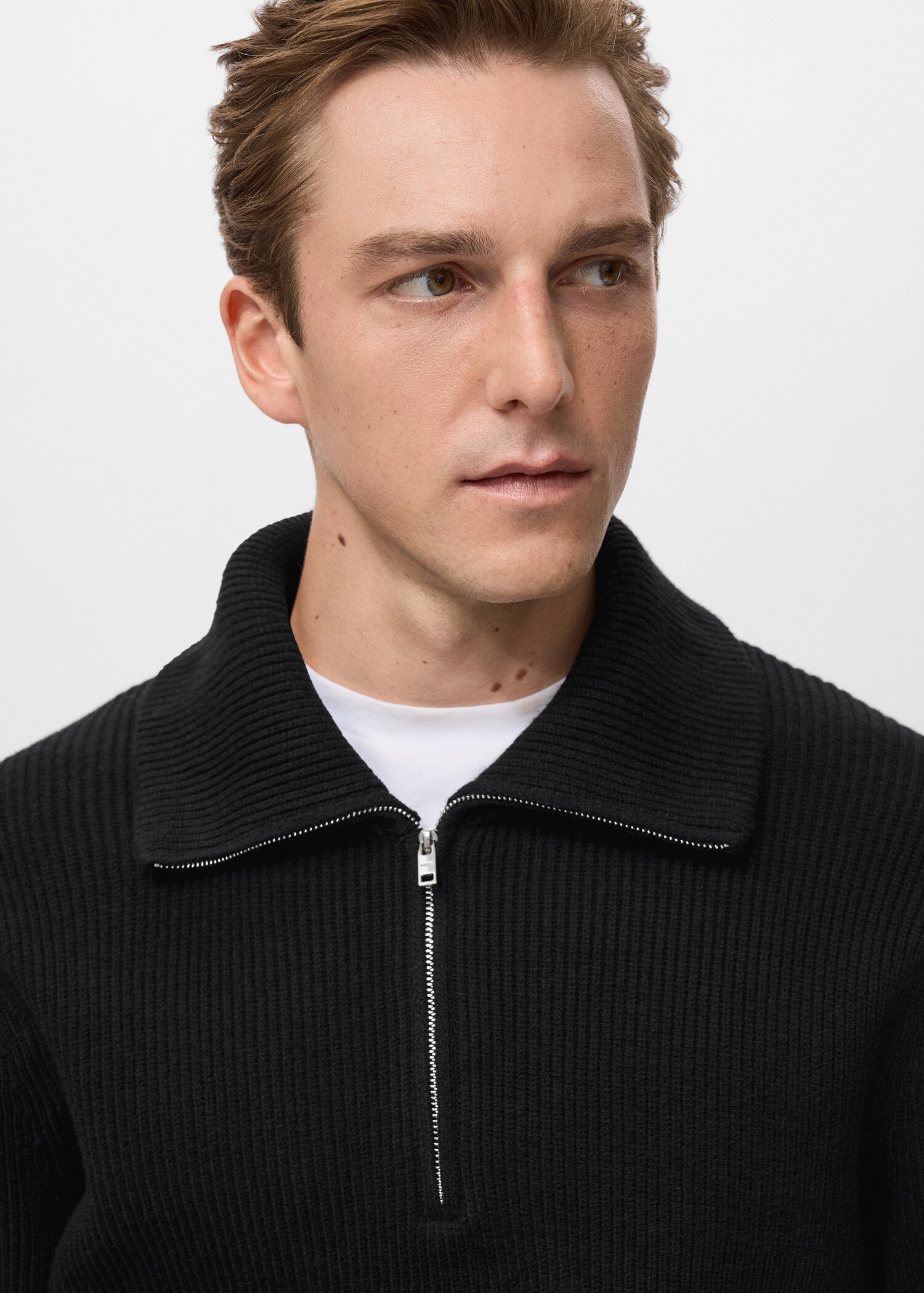 Knitted sweater with zip collar - Details of the article 1