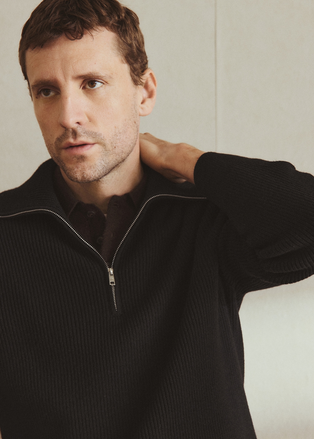 Knitted sweater with zip collar