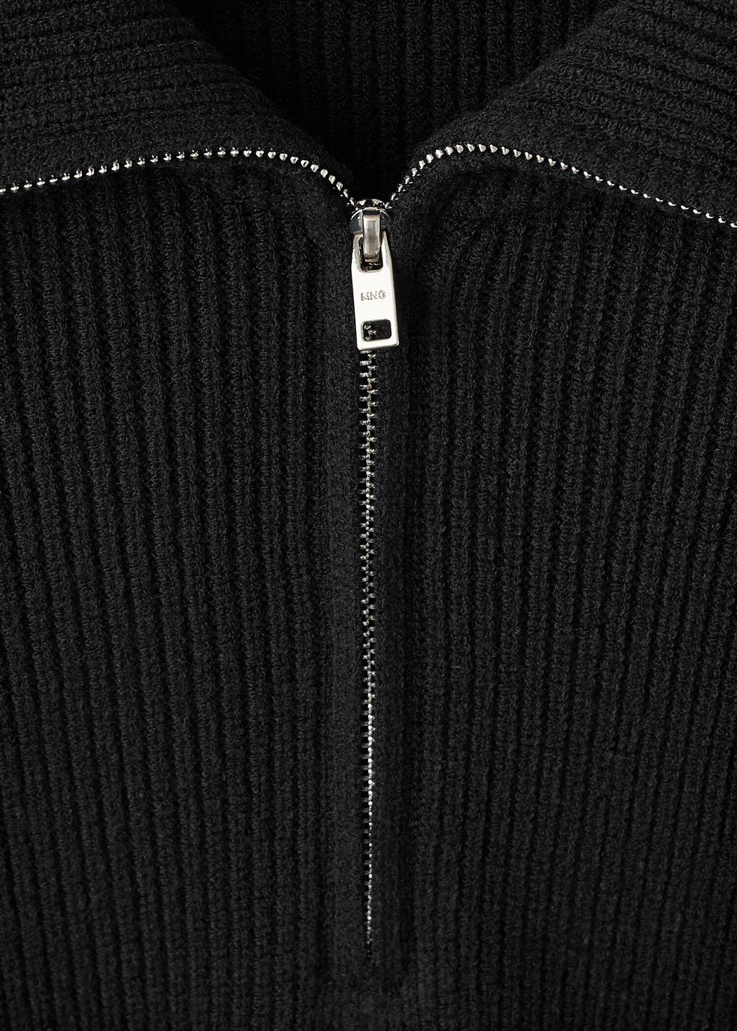 Knitted sweater with zip collar - Details of the article 8