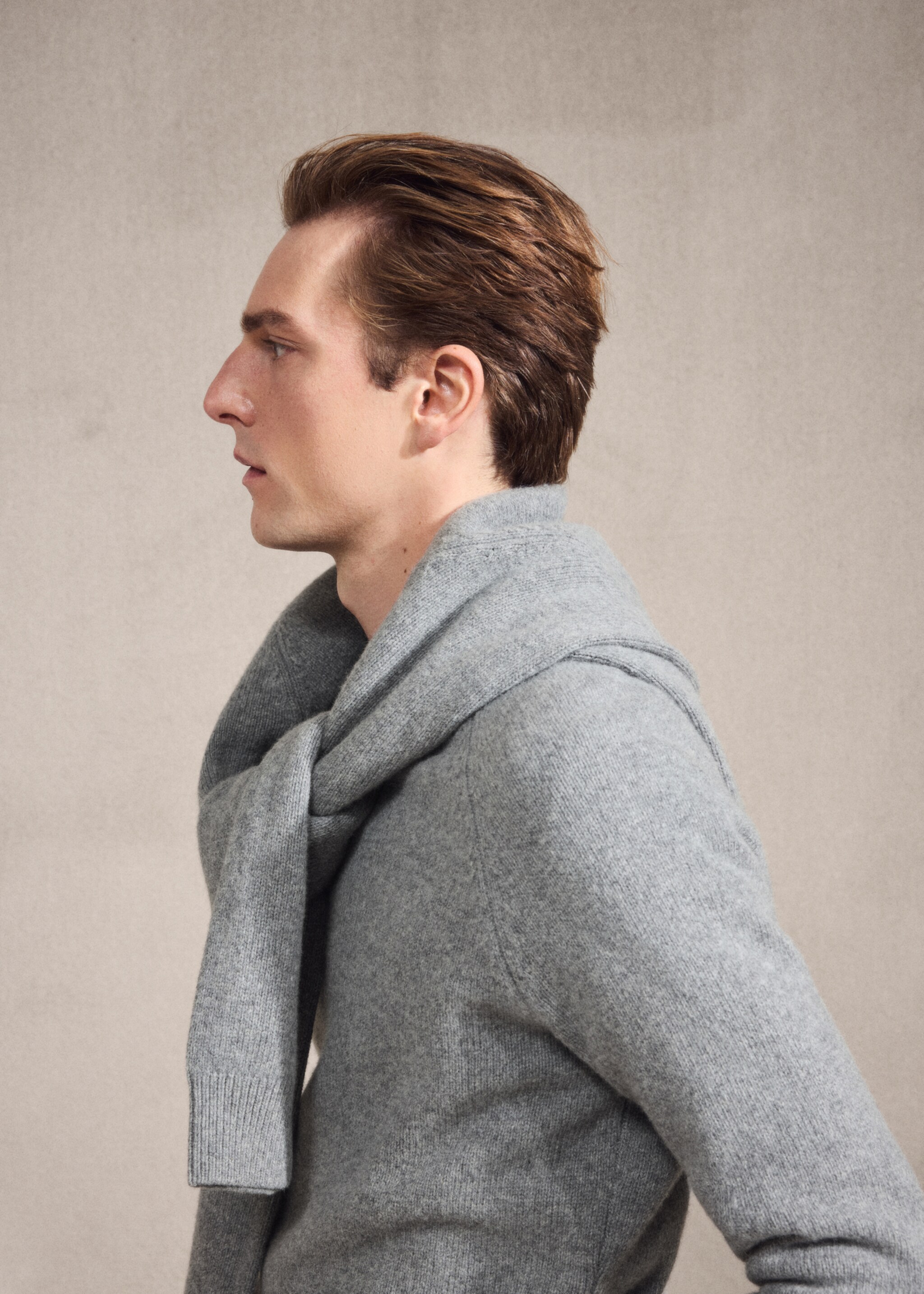 100% Italian wool knitted sweater - Details of the article 3, Medium Heather Grey. Ref: 17007907-00.