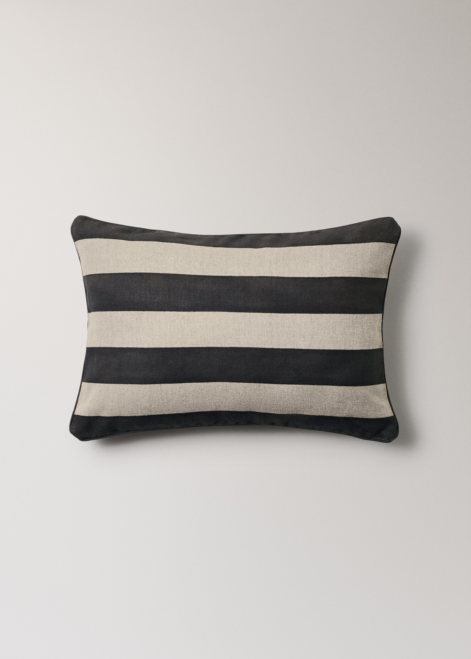 Putetrekk i 100% lin med stripet mønster, og glidelås, 40x60cm - Artikkel uten modell