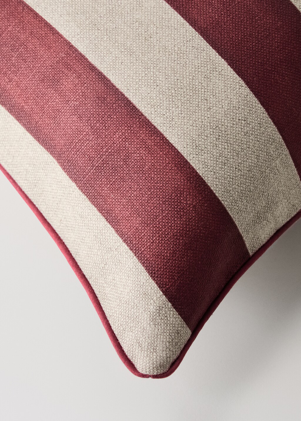 Linen cushion cover with stripes and edging 50x50cm