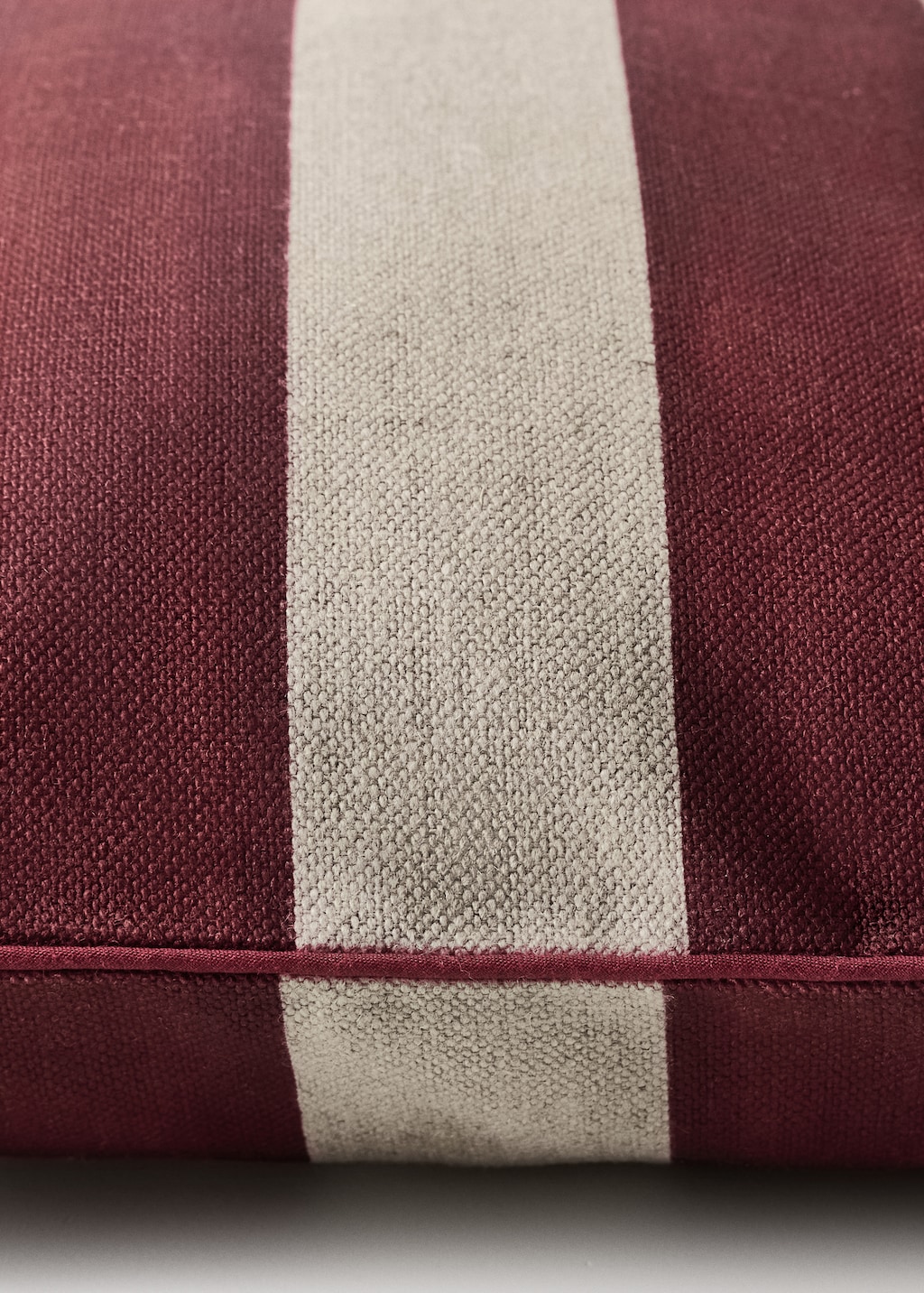 Linen cushion cover with stripes and edging 50x50cm