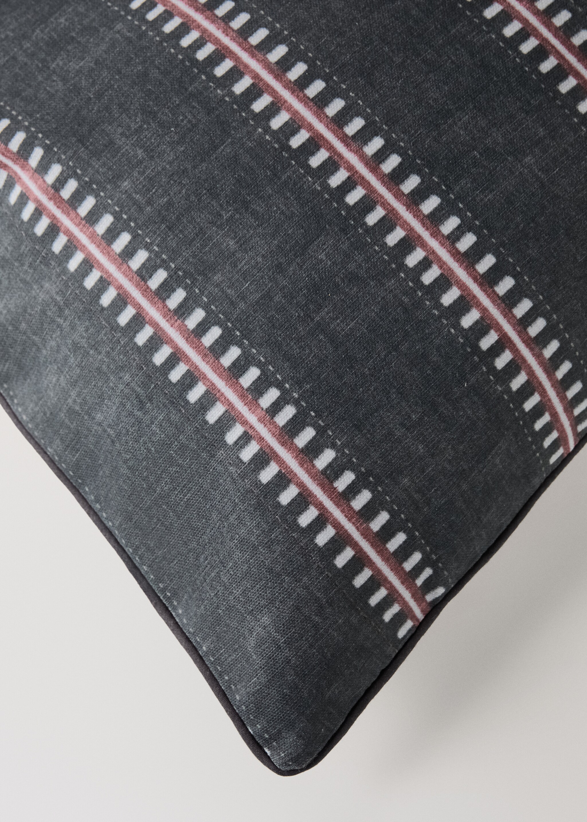 Cotton striped cushion cover with piping 40x60 cm - Details of the article 3, Green. Ref: 17007913-00.