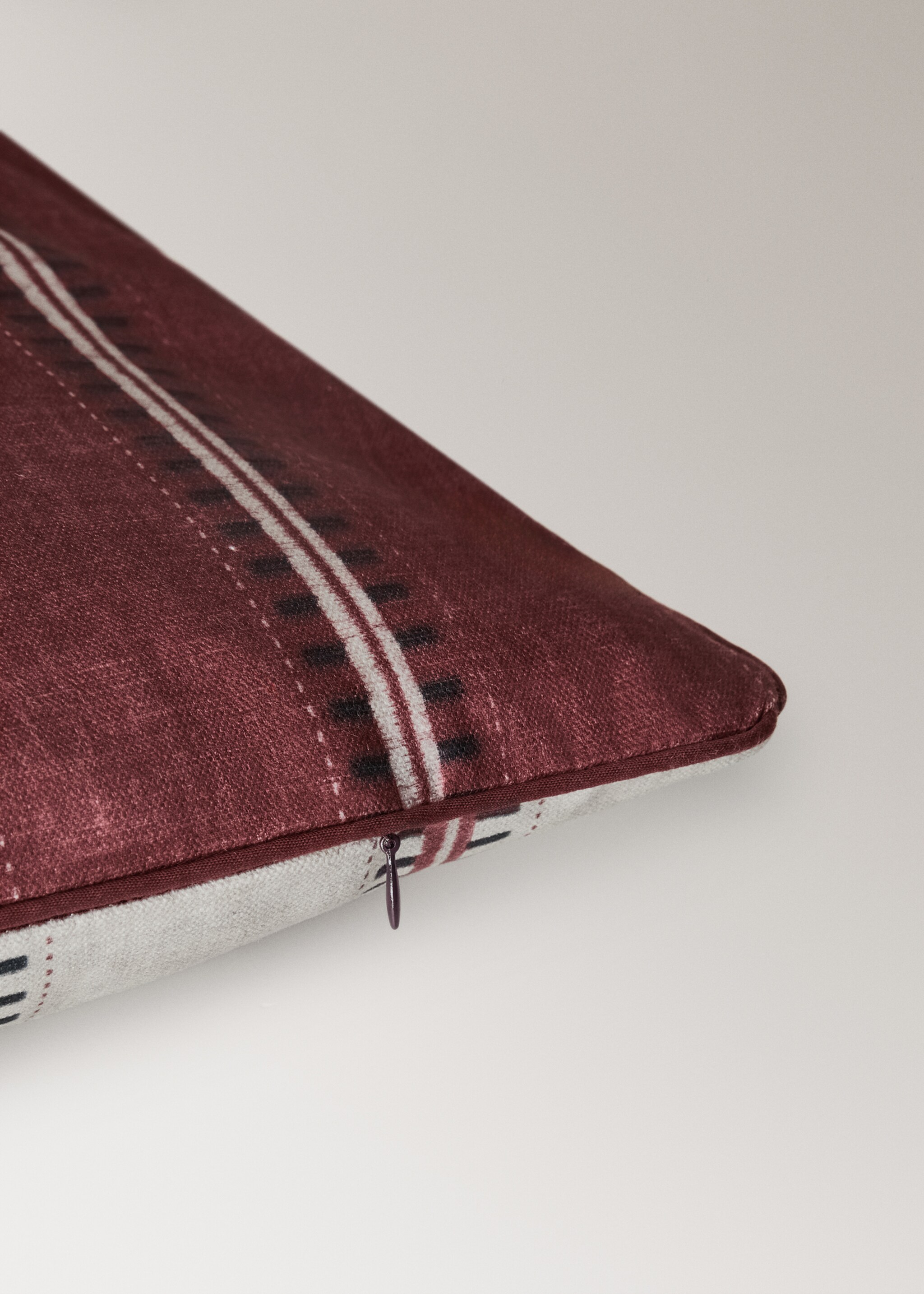 Cotton striped cushion cover with piping 40x60 cm - Details of the article 2, Red. Ref: 17007913-00.