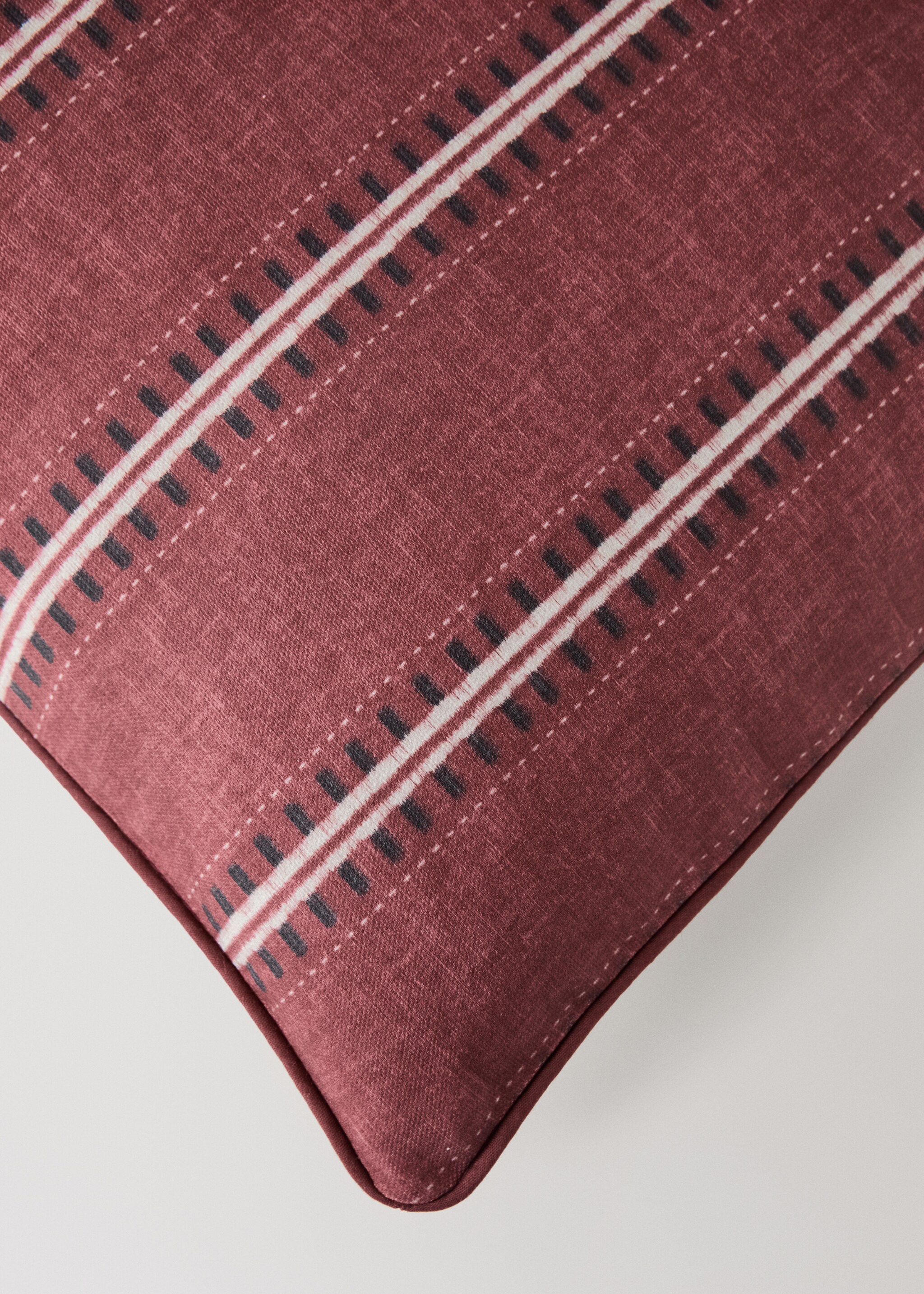 Cotton striped cushion cover with piping 40x60 cm - Details of the article 3, Red. Ref: 17007913-00.