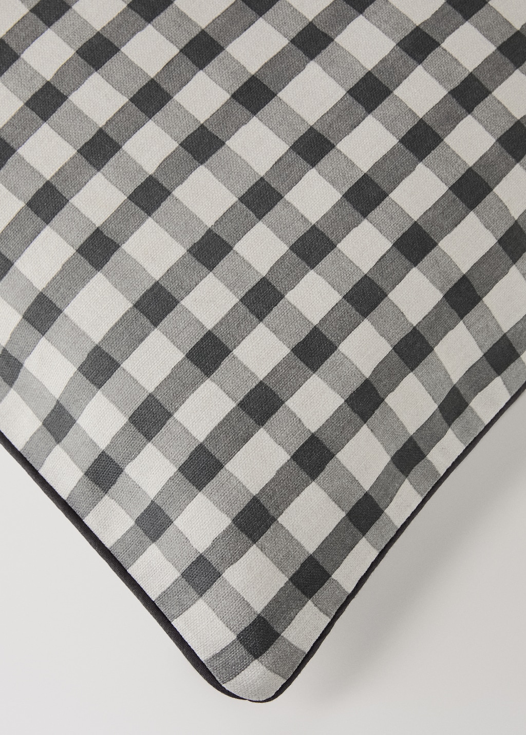 Gingham cotton cushion cover with trim 45x45cm