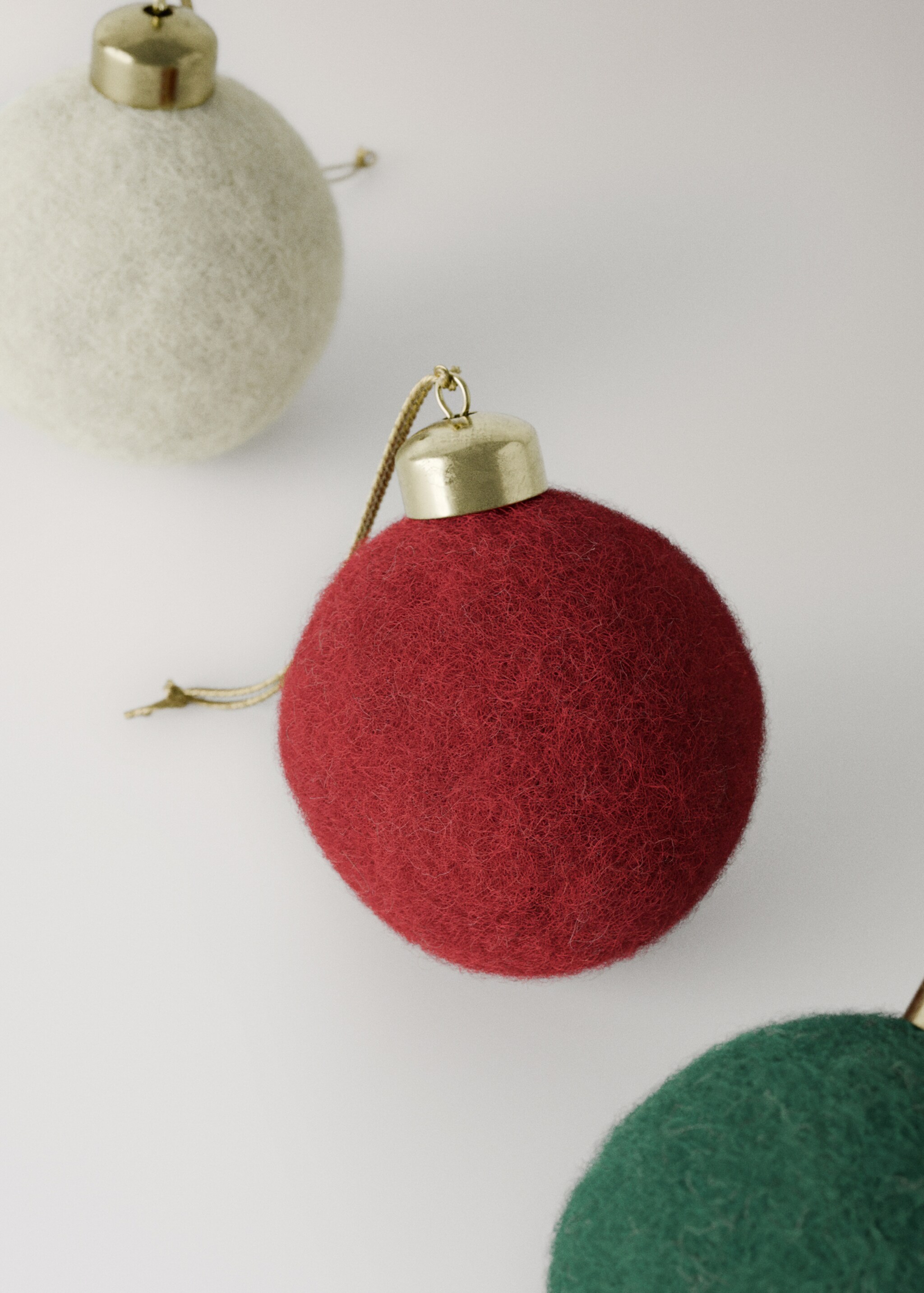 Vilten kerstballen - Detail van het artikel 4, Rood. Ref: 17008298-00.