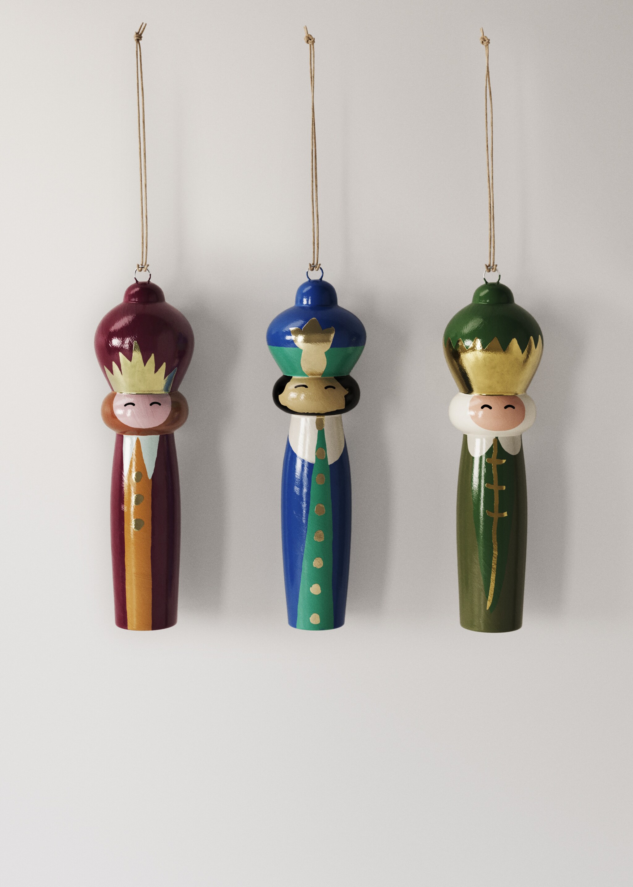 King Gaspar papier-mâché ornament - Details of the article 3, Red. Ref: 17008300-00.