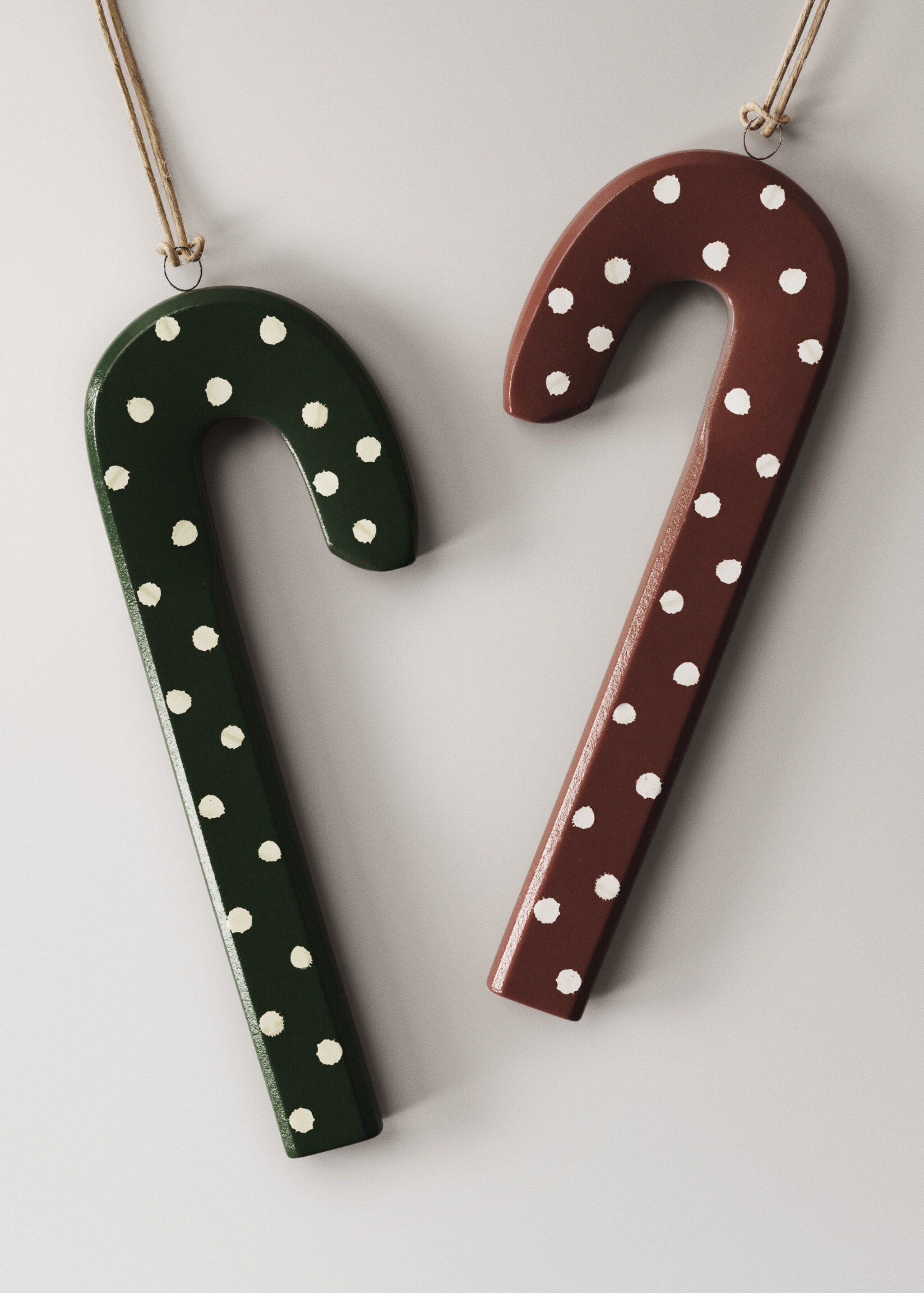 Caramel ornaments 100% wood - Details of the article 4, Red. Ref: 17008302-00.