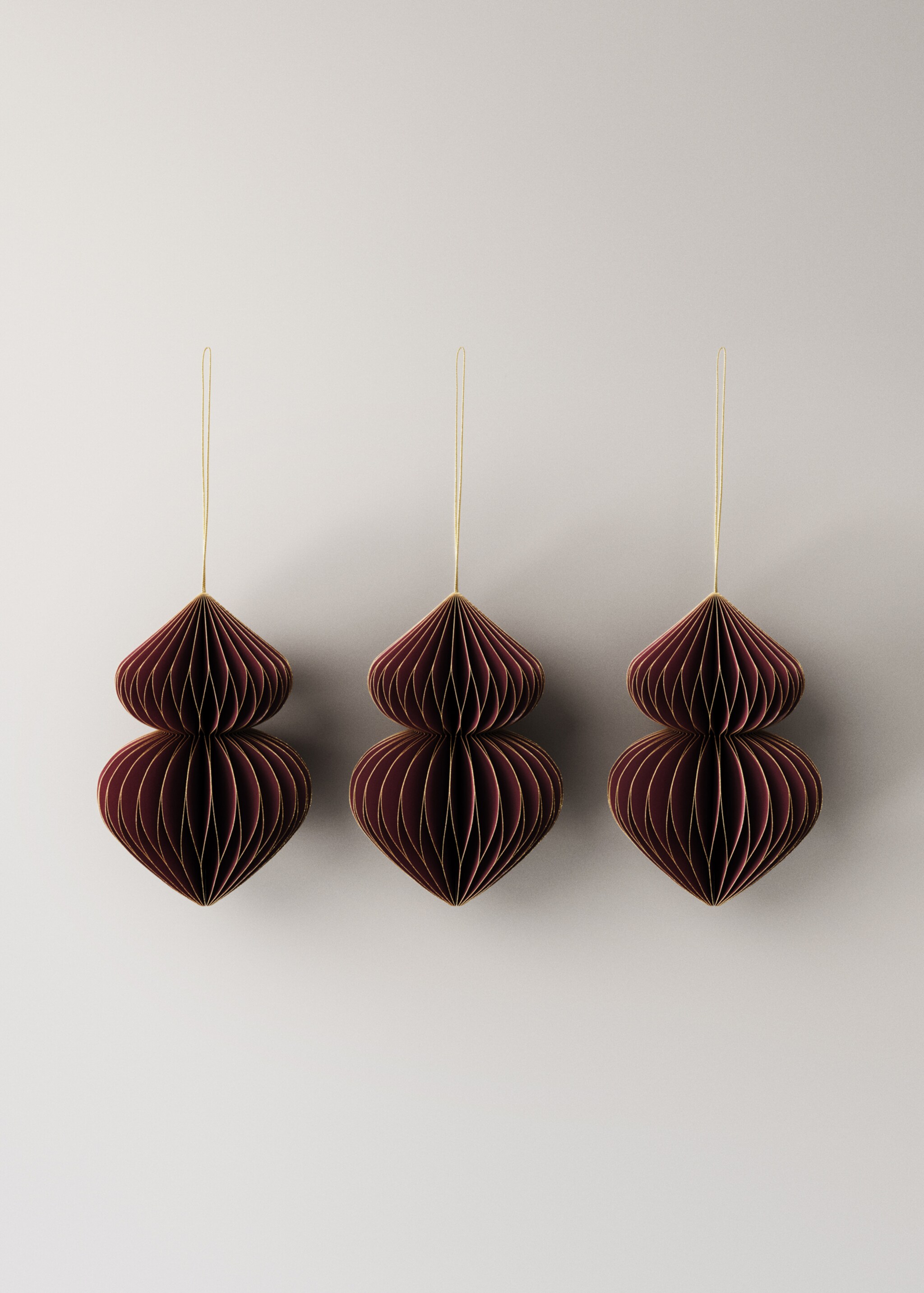 Paper tree decoration set - Article without model, Maroon. Ref: 17008311-00.