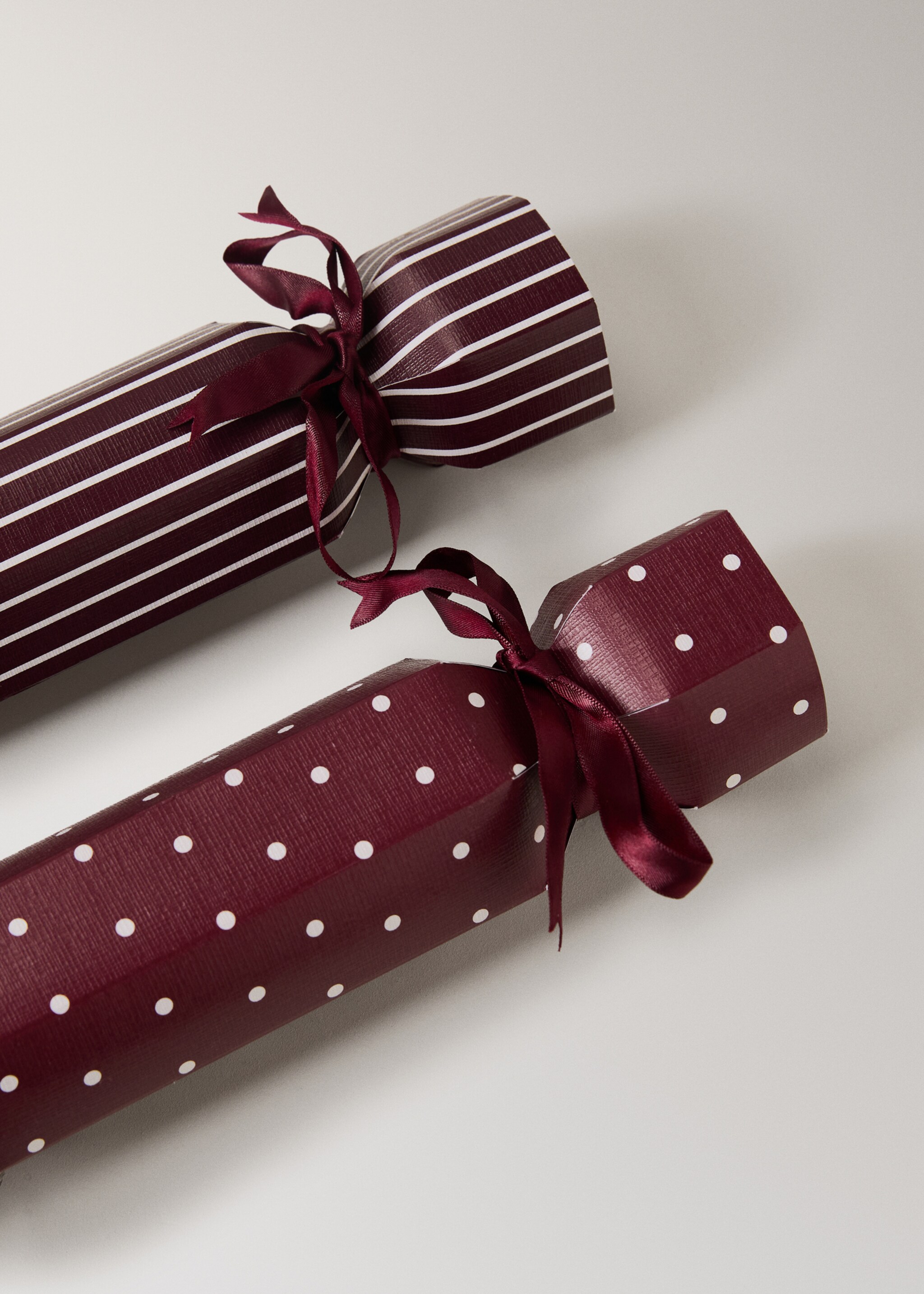 Surprise cracker - Details of the article 1, Maroon. Ref: 17008315-00.